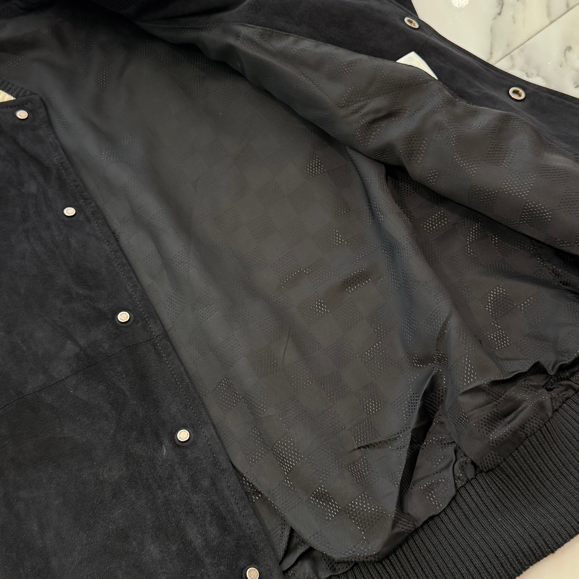 LOUIS VUITTON 2024AW Embellished Leather Bomber Jacket HRL71E Size 48 ルイヴィトン エンベリッシュド レザー ボンバー ジャケット サイズ48