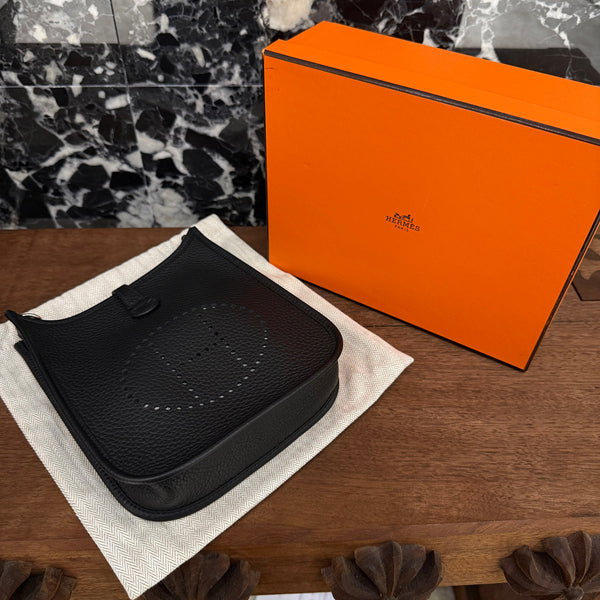 HERMES Evelyn Amazon TPM "NOIR" W刻印 エルメス エブリン アマゾン TPM "ノワール" レザーショルダーバッグ W刻印