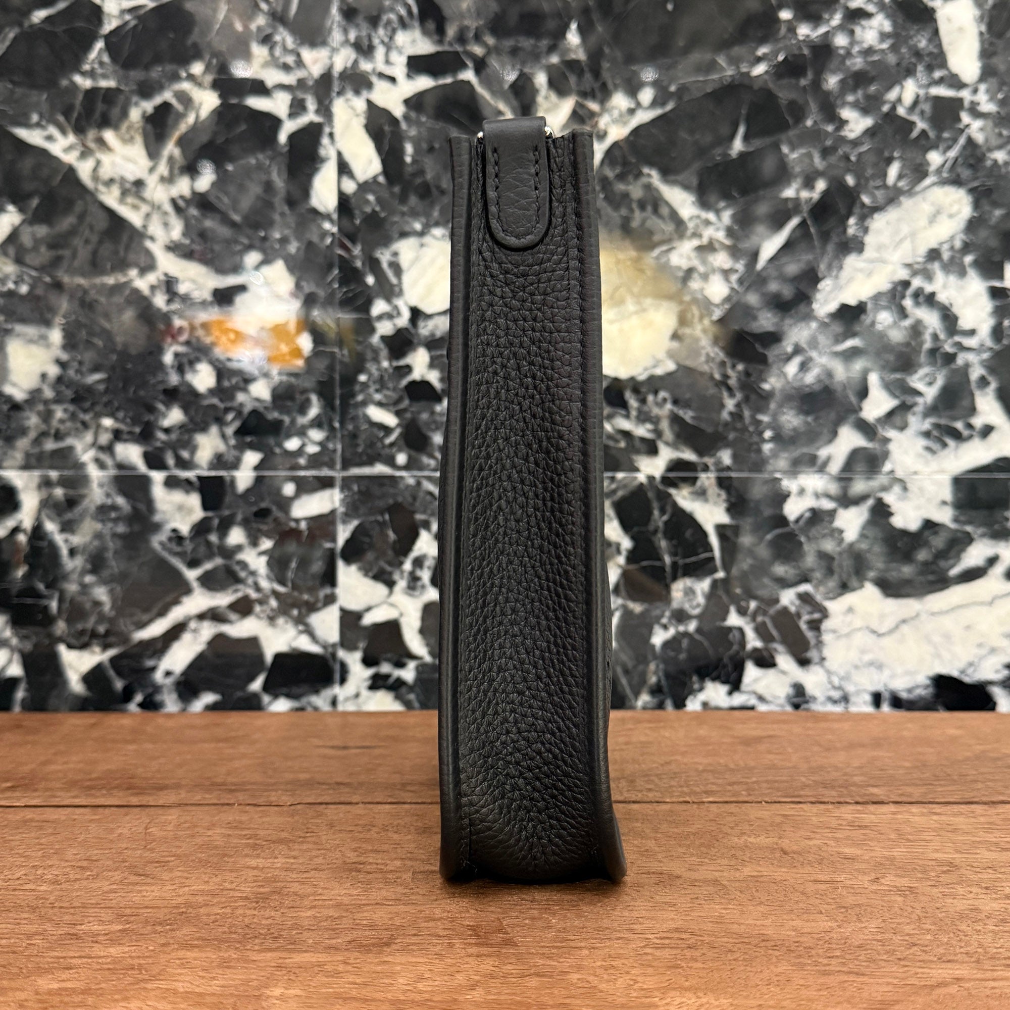 HERMES Evelyn Amazon TPM "NOIR" W刻印 エルメス エブリン アマゾン TPM "ノワール" レザーショルダーバッグ W刻印