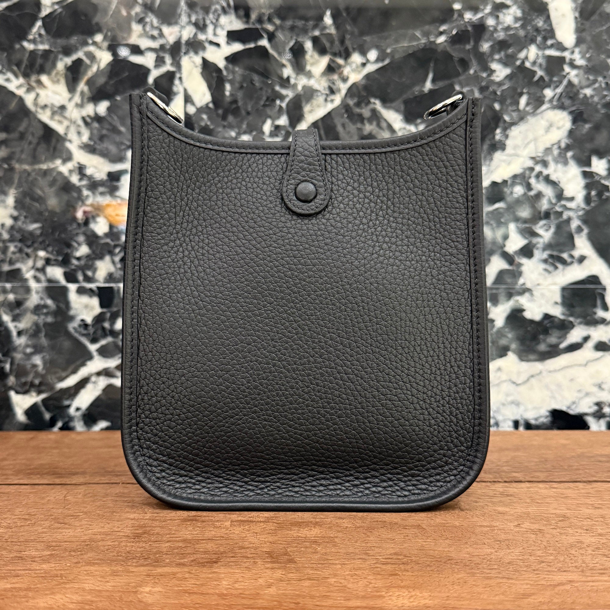 HERMES Evelyn Amazon TPM "NOIR" W刻印 エルメス エブリン アマゾン TPM "ノワール" レザーショルダーバッグ W刻印