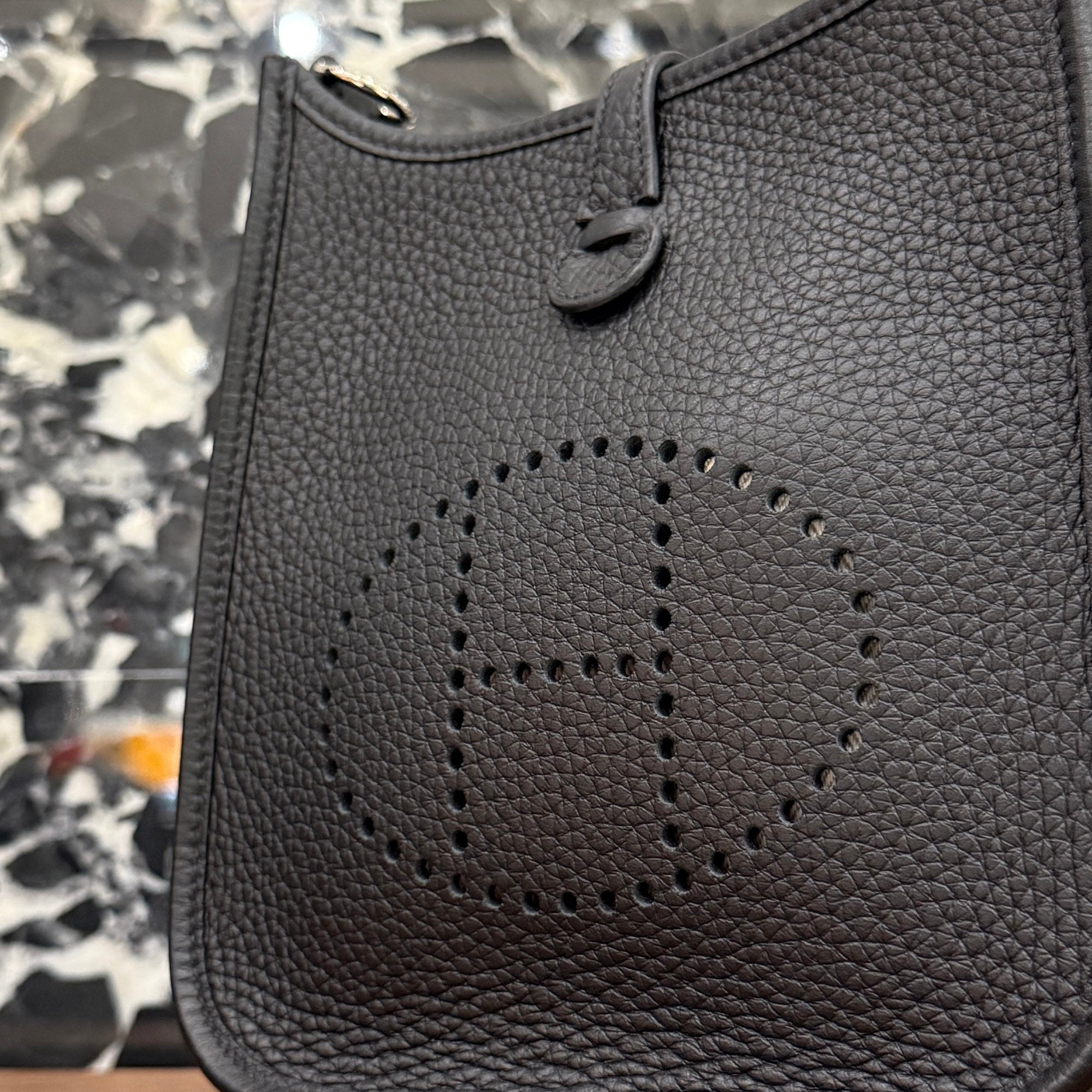 HERMES Evelyn Amazon TPM "NOIR" W刻印 エルメス エブリン アマゾン TPM "ノワール" レザーショルダーバッグ W刻印