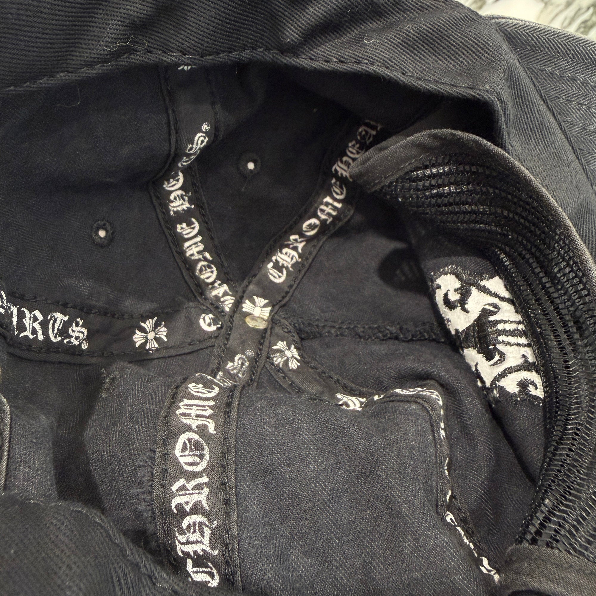 CHROME HEARTS 2024SS Vine Dagger Embroidery Herringbone Denim Trucker Cap Size ONE SIZE (53-60) クロムハーツ ヴァインダガー 刺繍 ヘリンボーン デニム トラッカーキャップ サイズONE SIZE (53-60)