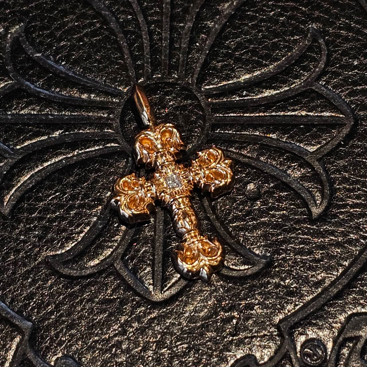CHROME HEARTS 22K Tiny Filigree Cross 1 Diamond Pendant Top クロムハーツ 22K タイニーフィリグリークロス 1ダイアモンド ペンダントトップ