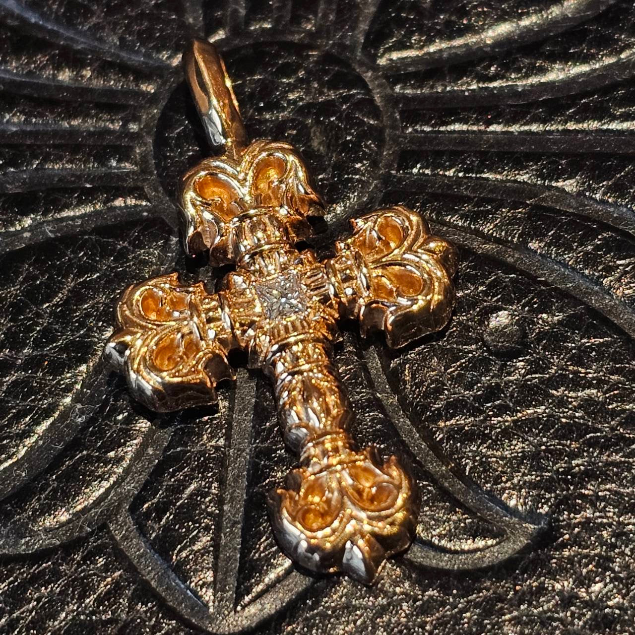 CHROME HEARTS 22K Tiny Filigree Cross 1 Diamond Pendant Top クロムハーツ 22K タイニーフィリグリークロス 1ダイアモンド ペンダントトップ