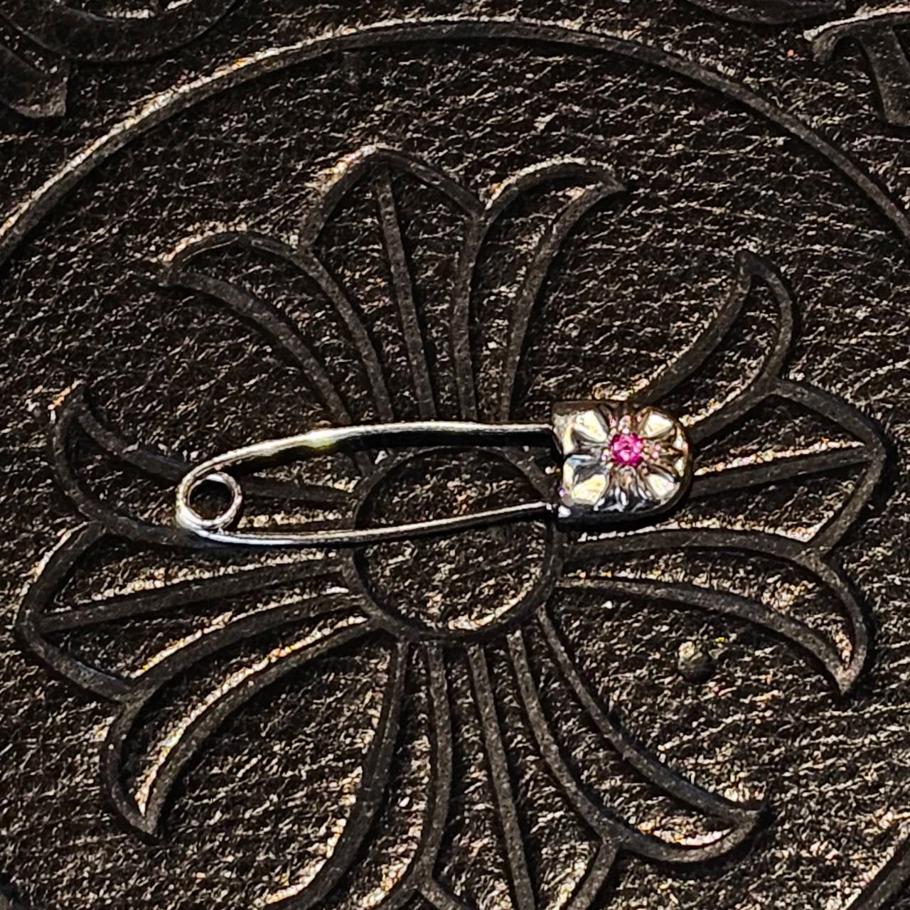 CHROME HEARTS 18K WG Safety Pin 1 Pink Sapphire Charm クロムハーツ 18K WG セーフティ ピン 1ピンクサファイア チャーム