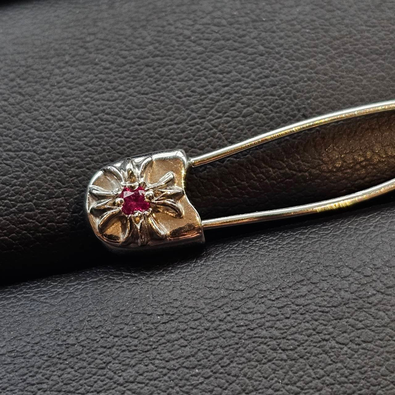 CHROME HEARTS 18K WG Safety Pin 1 Pink Sapphire Charm クロムハーツ 18K WG セーフティ ピン 1ピンクサファイア チャーム