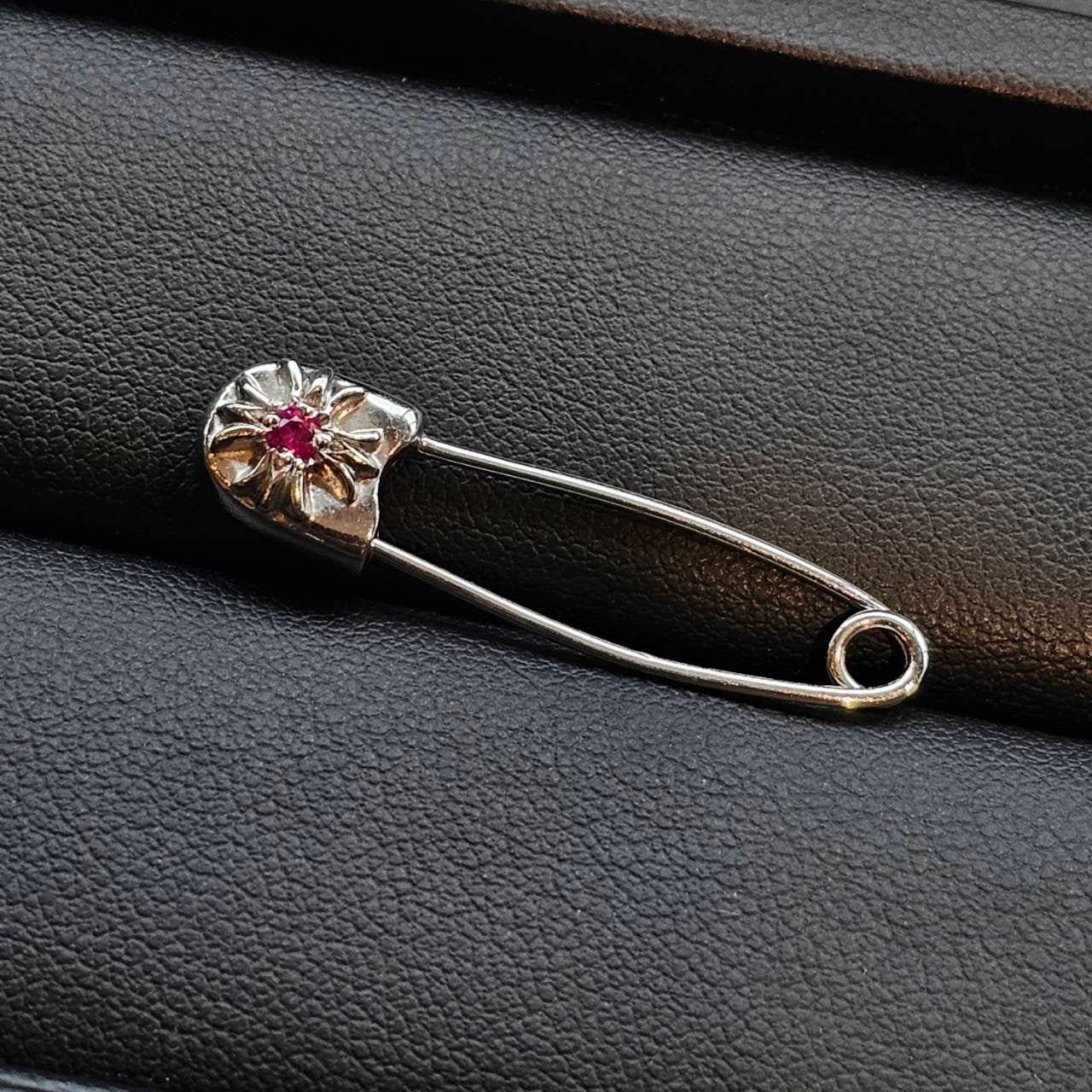 CHROME HEARTS 18K WG Safety Pin 1 Pink Sapphire Charm クロムハーツ 18K WG セーフティ ピン 1ピンクサファイア チャーム