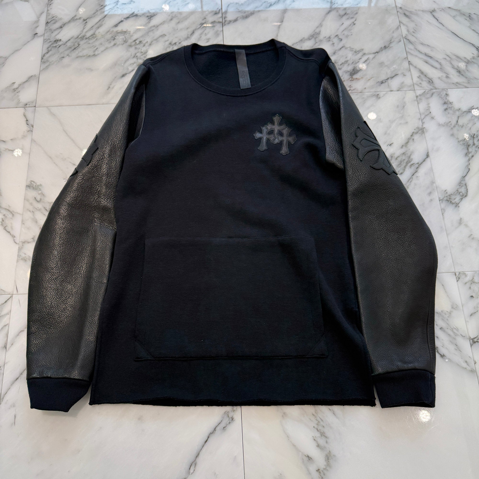 CHROME HEARTS Y NOT Cemetery Cross Leather Patch Arm Leather Sweat Shirt Size S クロムハーツ ワイノット セメタリークロス レザーパッチ アームレザー スウェットシャツ サイズS
