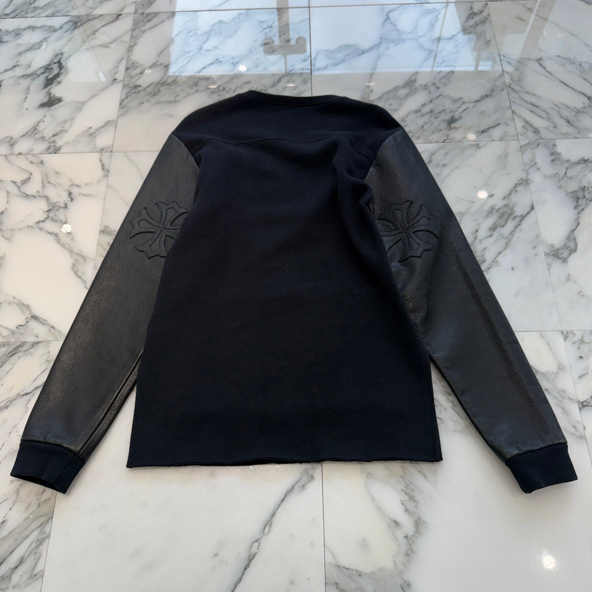 CHROME HEARTS Y NOT Cemetery Cross Leather Patch Arm Leather Sweat Shirt Size S クロムハーツ ワイノット セメタリークロス レザーパッチ アームレザー スウェットシャツ サイズS
