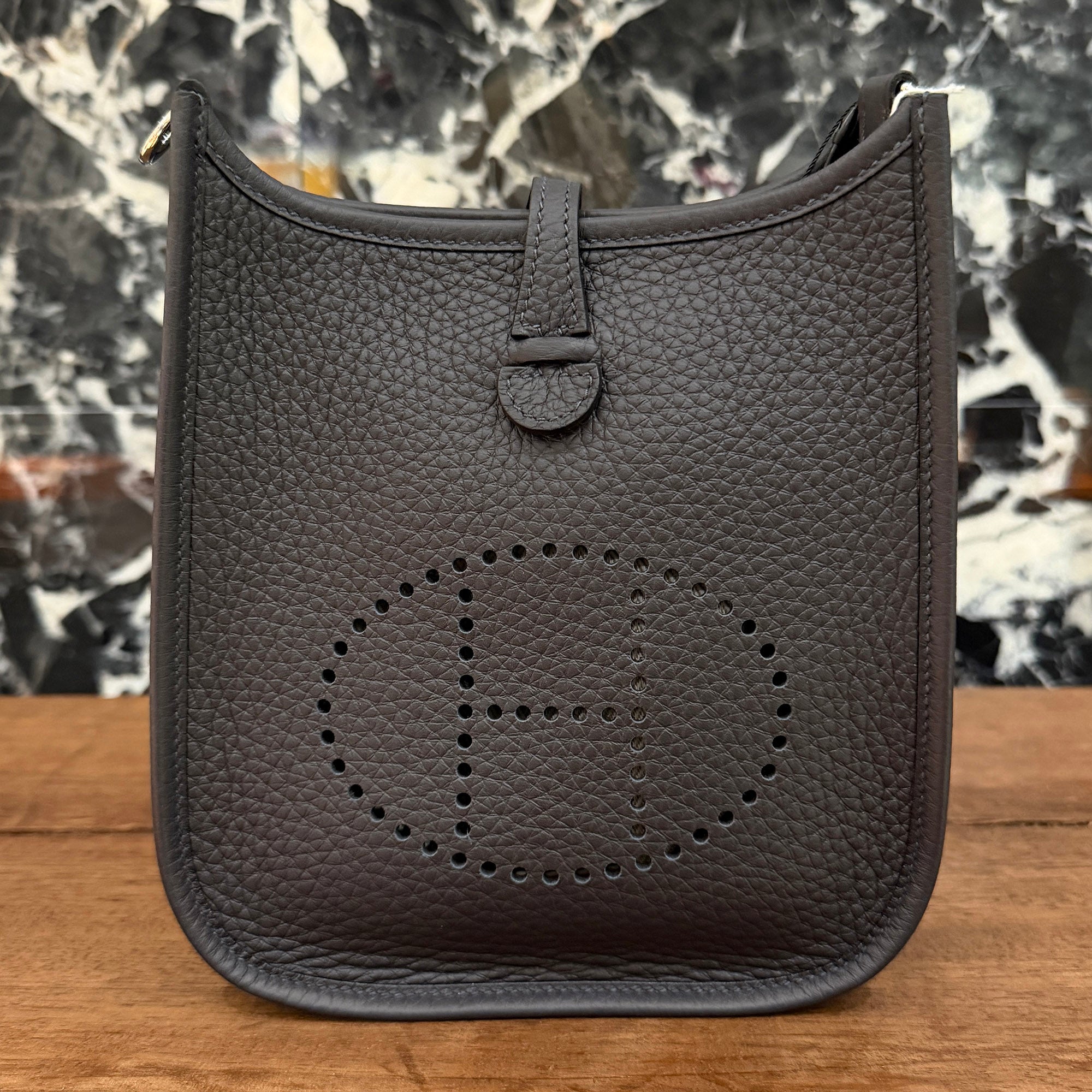 HERMES Evelyn Amazon TPM "Ebene" K刻印 エルメス エブリン アマゾン TPM "エベンヌ" レザーショルダーバッグ K刻印