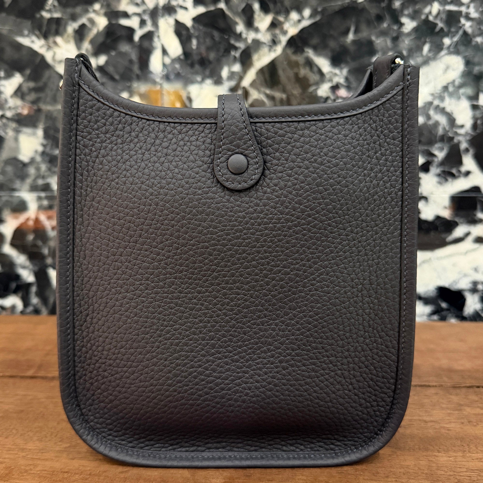 HERMES Evelyn Amazon TPM "Ebene" K刻印 エルメス エブリン アマゾン TPM "エベンヌ" レザーショルダーバッグ K刻印