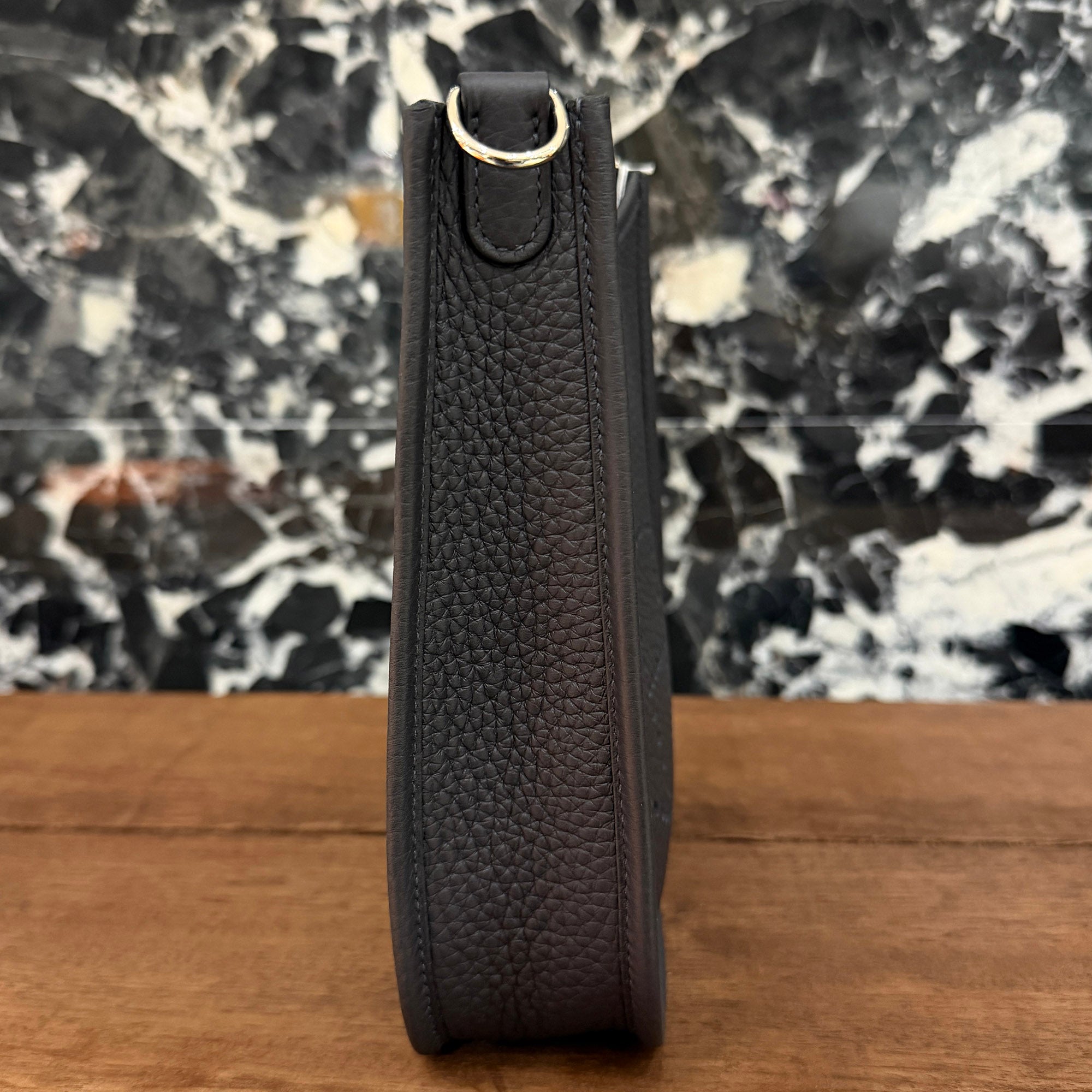 HERMES Evelyn Amazon TPM "Ebene" K刻印 エルメス エブリン アマゾン TPM "エベンヌ" レザーショルダーバッグ K刻印