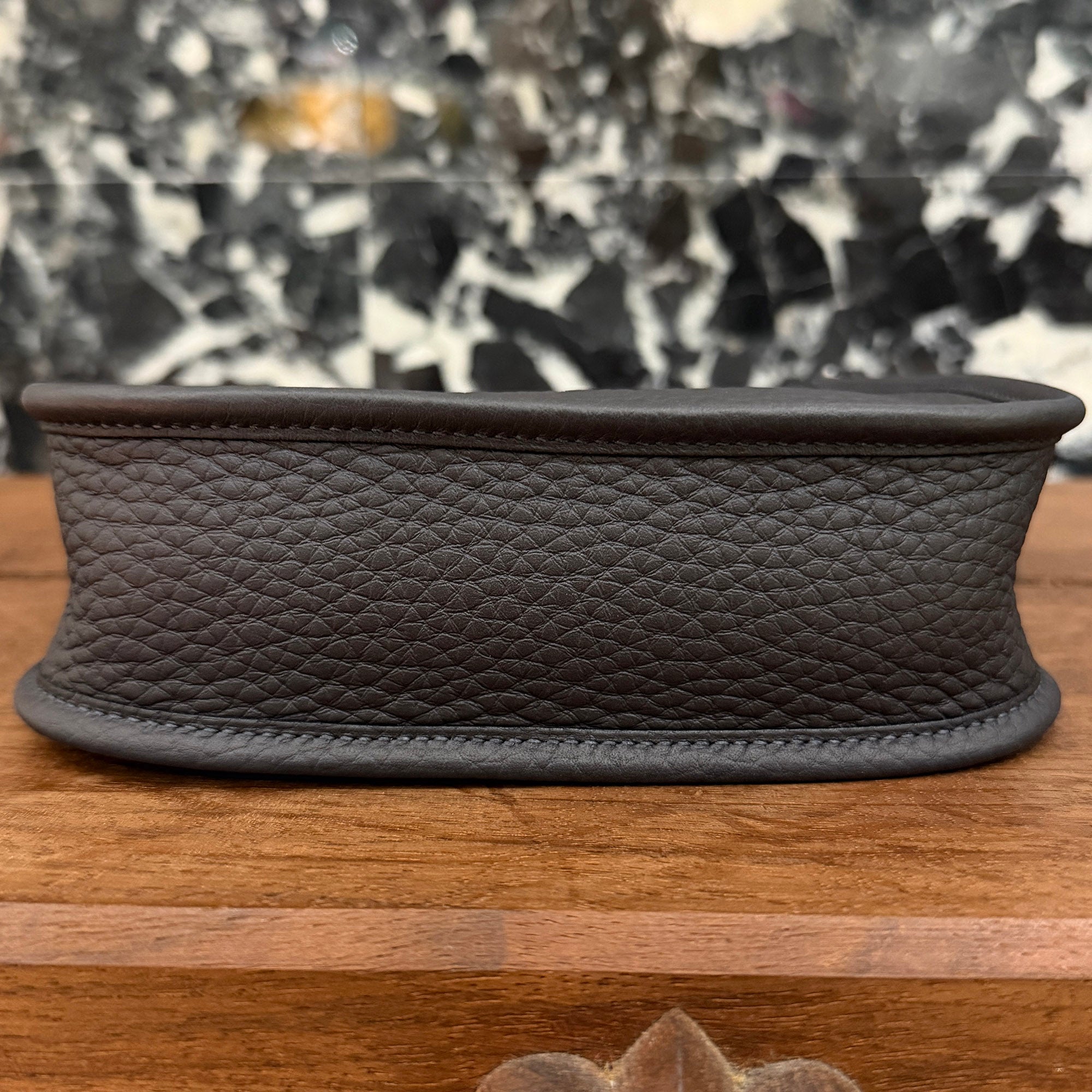 HERMES Evelyn Amazon TPM "Ebene" K刻印 エルメス エブリン アマゾン TPM "エベンヌ" レザーショルダーバッグ K刻印