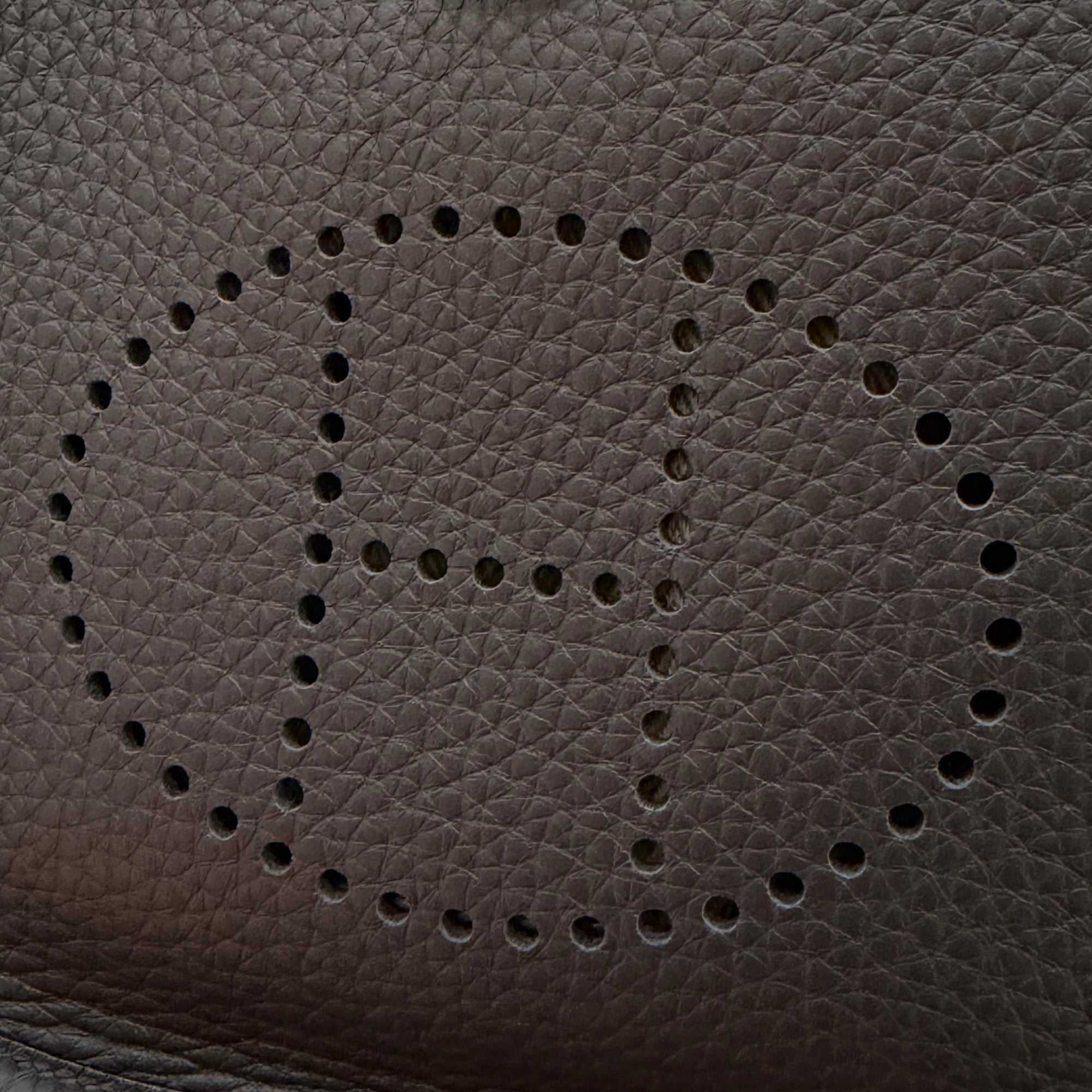 HERMES Evelyn Amazon TPM "Ebene" K刻印 エルメス エブリン アマゾン TPM "エベンヌ" レザーショルダーバッグ K刻印