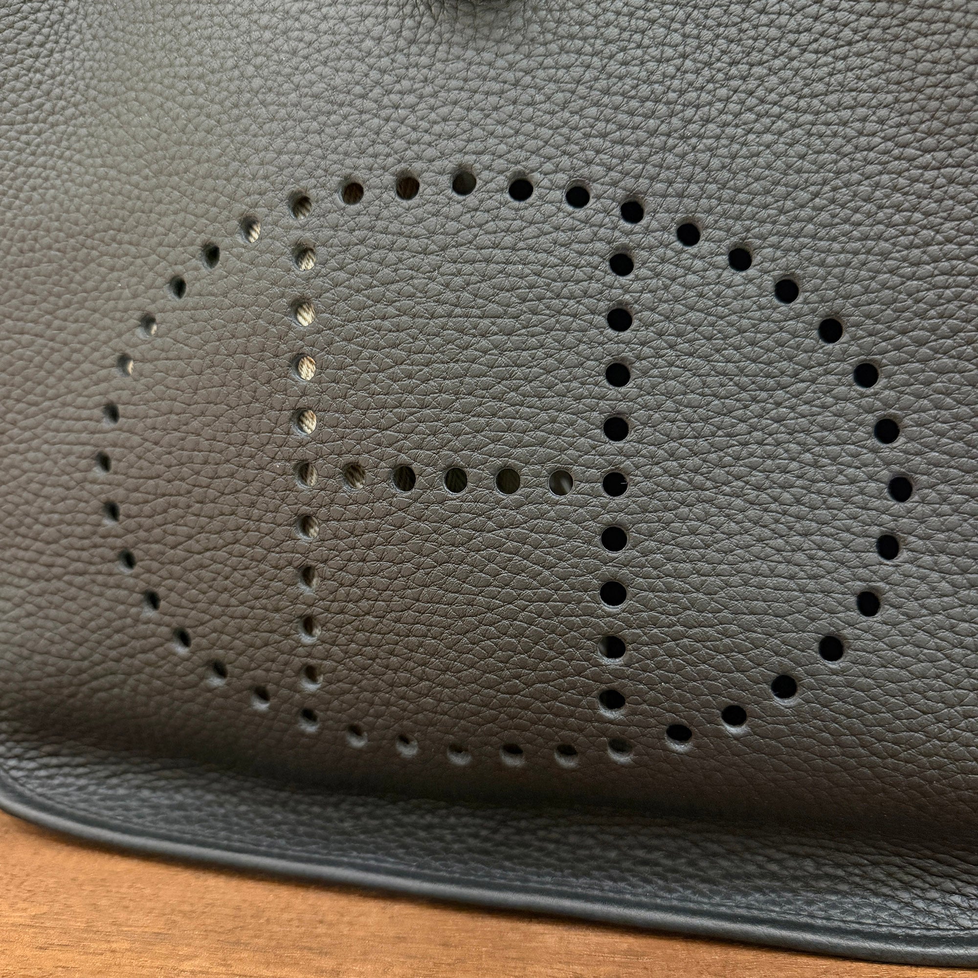 HERMES Evelyne Poche III 29 "NOIR" G刻印 エルメス エブリン ポッシュ III 29 "ノワール" G刻印