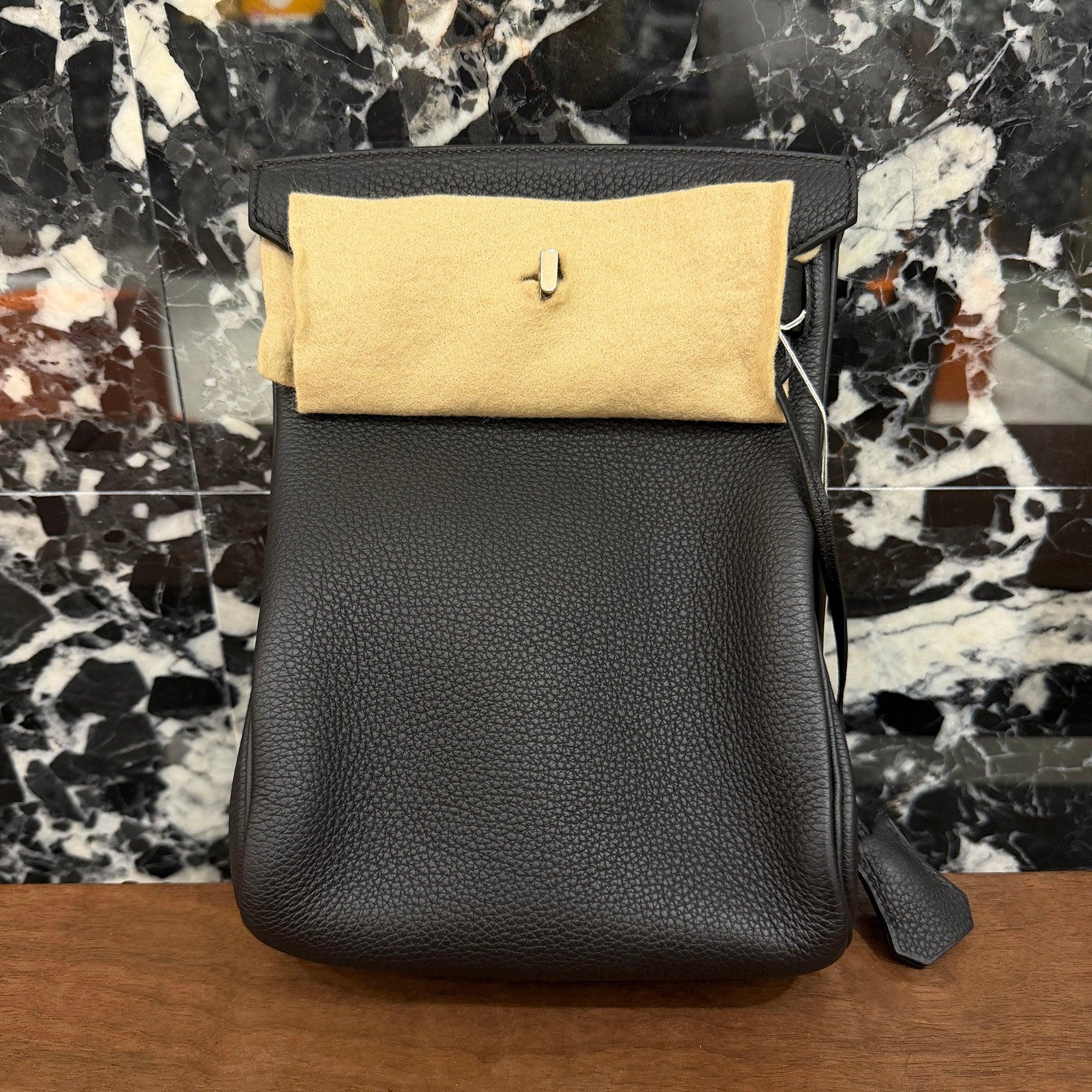 HERMES Hac a Dos PM "Noir" B刻印 エルメス アッカド PM "ノワール" レザーショルダーバッグ B刻印