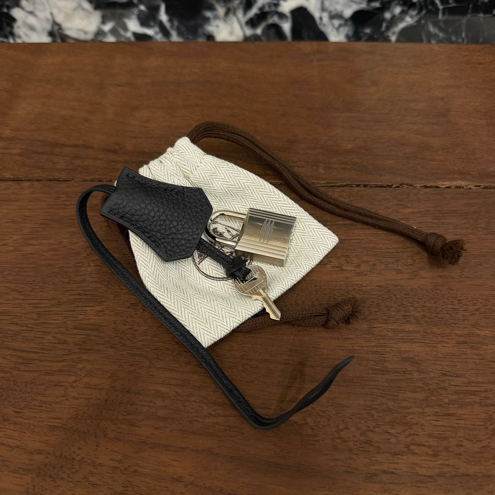 HERMES Hac a Dos PM "Noir" B刻印 エルメス アッカド PM "ノワール" レザーショルダーバッグ B刻印
