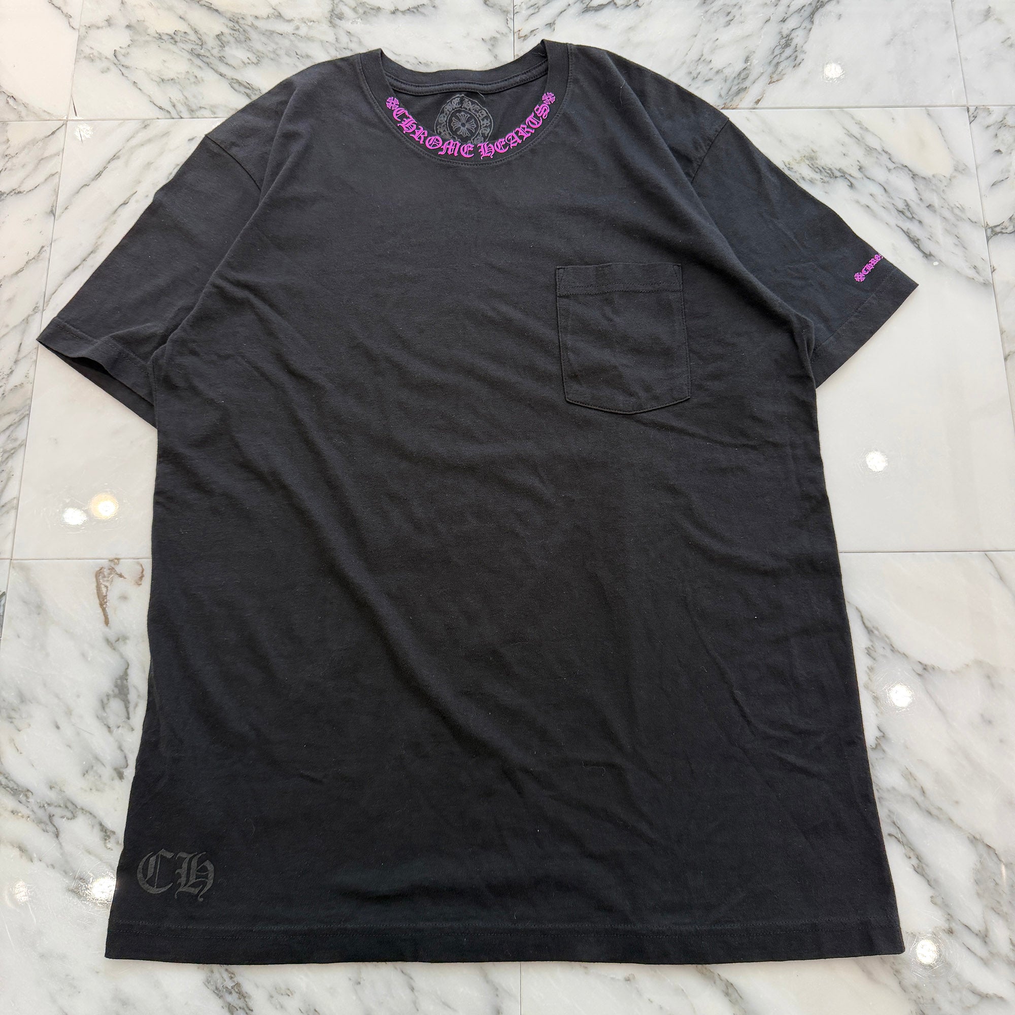 CHROME HEARTS Old English Purple Neck Logo Short Sleeve Tee Size XL クロムハーツ オールドイングリッシュ パープルネックロゴ ショートスリーブ Tシャツ サイズXL