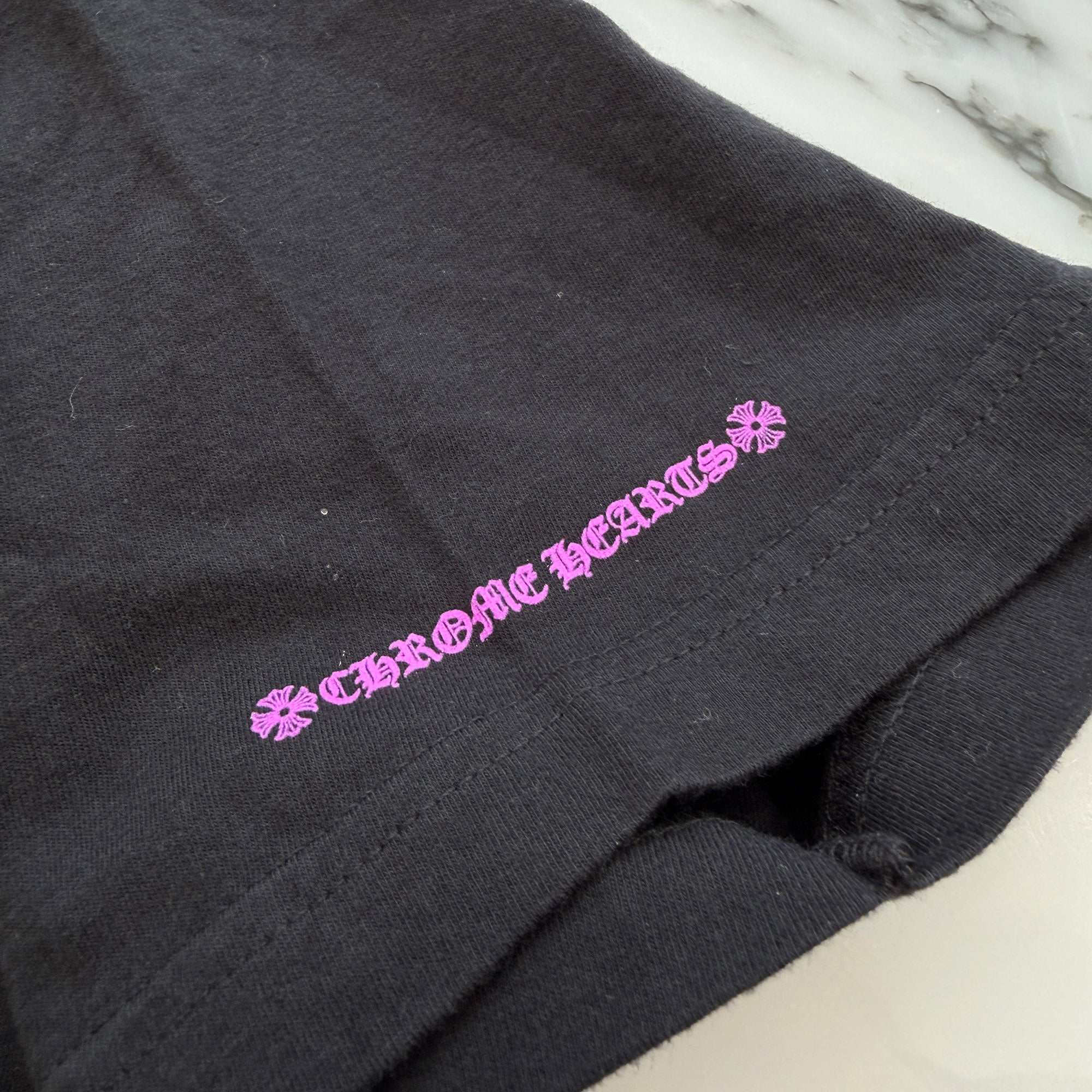 CHROME HEARTS Old English Purple Neck Logo Short Sleeve Tee Size XL クロムハーツ オールドイングリッシュ パープルネックロゴ ショートスリーブ Tシャツ サイズXL