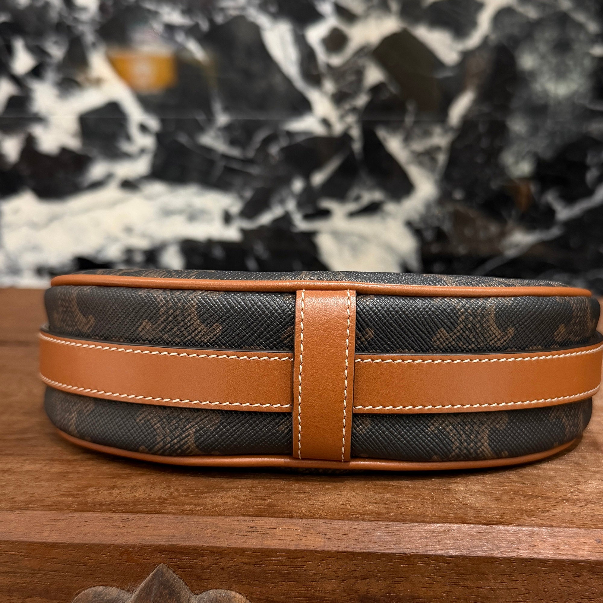 CELINE 2021AW Mini AVA Triomphe Canvas Calfskin Tan Shoulder Bag 10I602DS1.04LU セリーヌ ミニアヴァ トリオンフキャンバス カーフスキン タン ショルダーバッグ