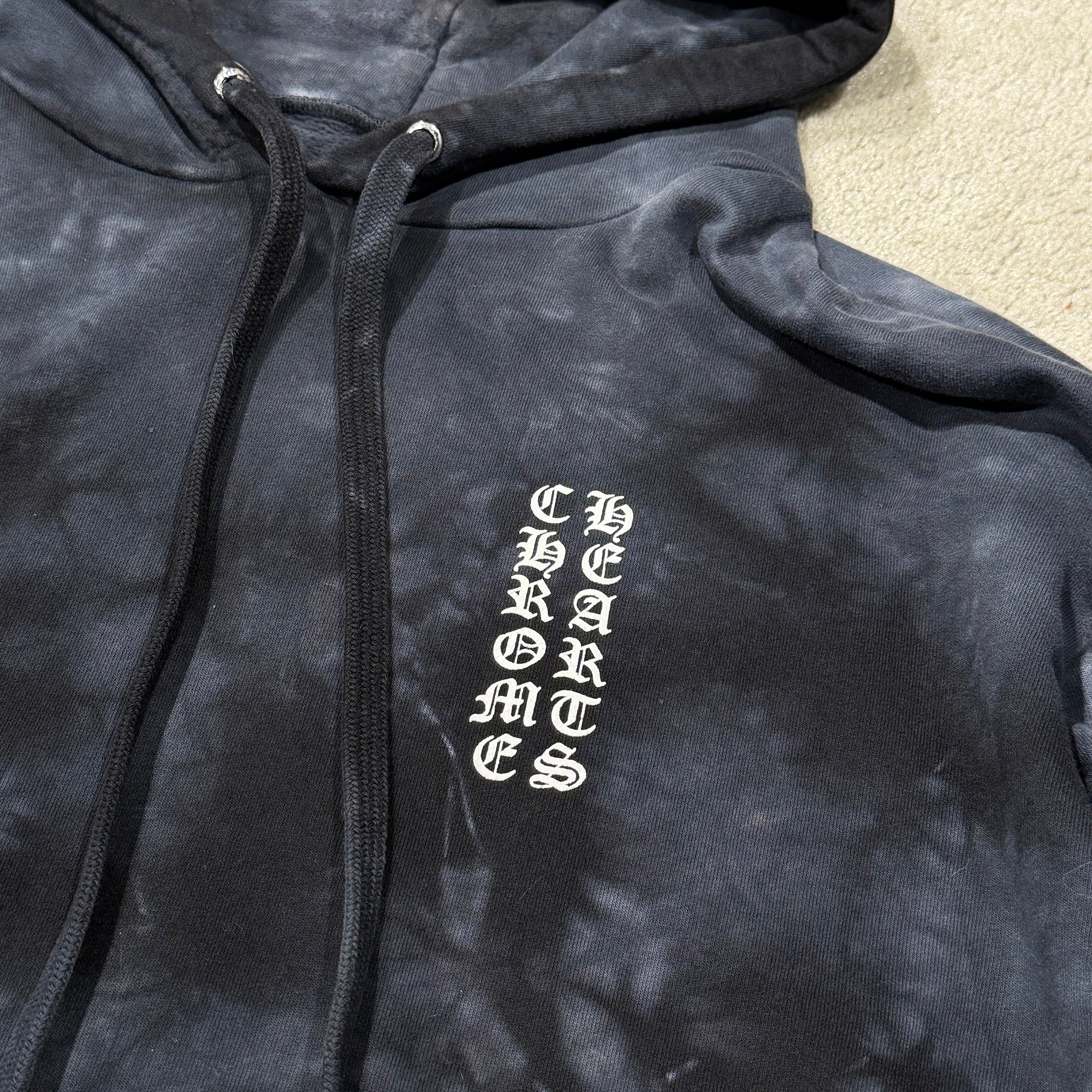 CHROME HEARTS Vertical Logo Horseshoe Tie Dye Pullover Hoodie Size XL クロムハーツ ヴァーティカルロゴ ホースシュー タイダイ プルオーバーフーディー サイズXL