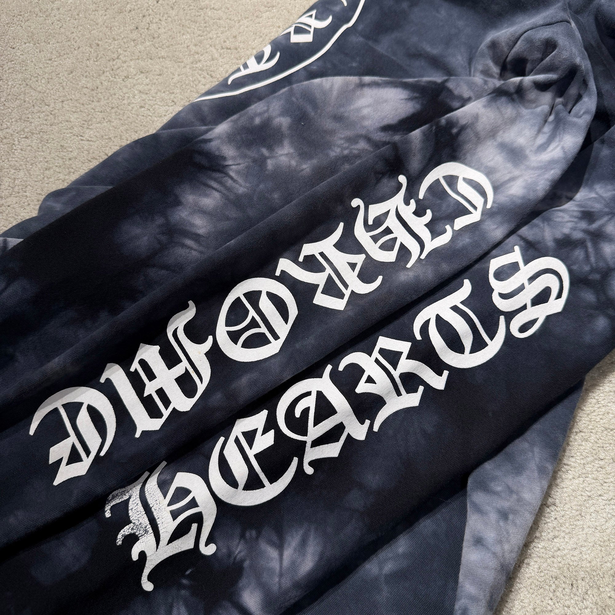 CHROME HEARTS Vertical Logo Horseshoe Tie Dye Pullover Hoodie Size XL クロムハーツ ヴァーティカルロゴ ホースシュー タイダイ プルオーバーフーディー サイズXL
