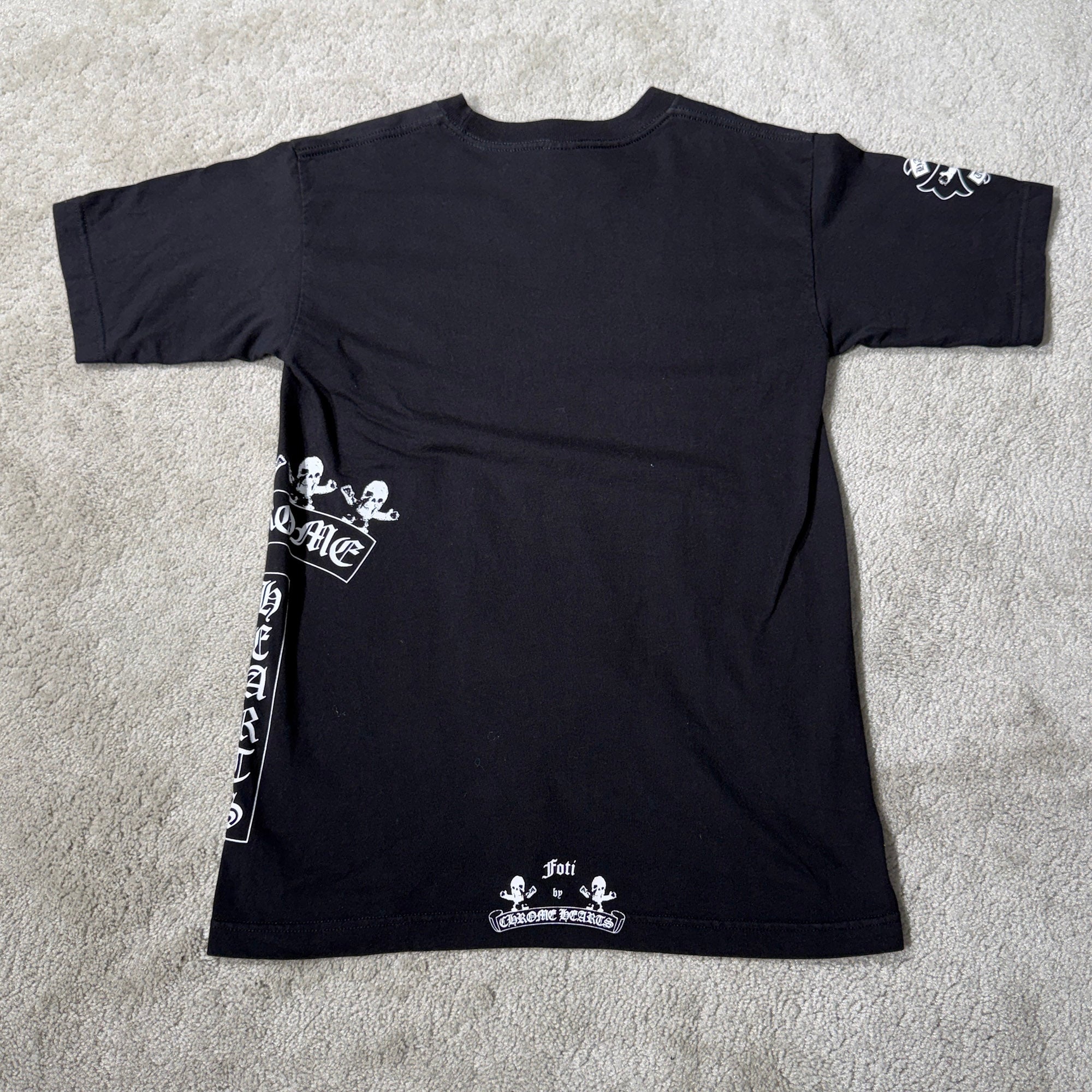 CHROME HEARTS FOTI Harris Teeter Print T Bar Logo Tee Size M クロムハーツ フォティ・ハリスティーター プリント Tバ－ ロゴTシャツ サイズM