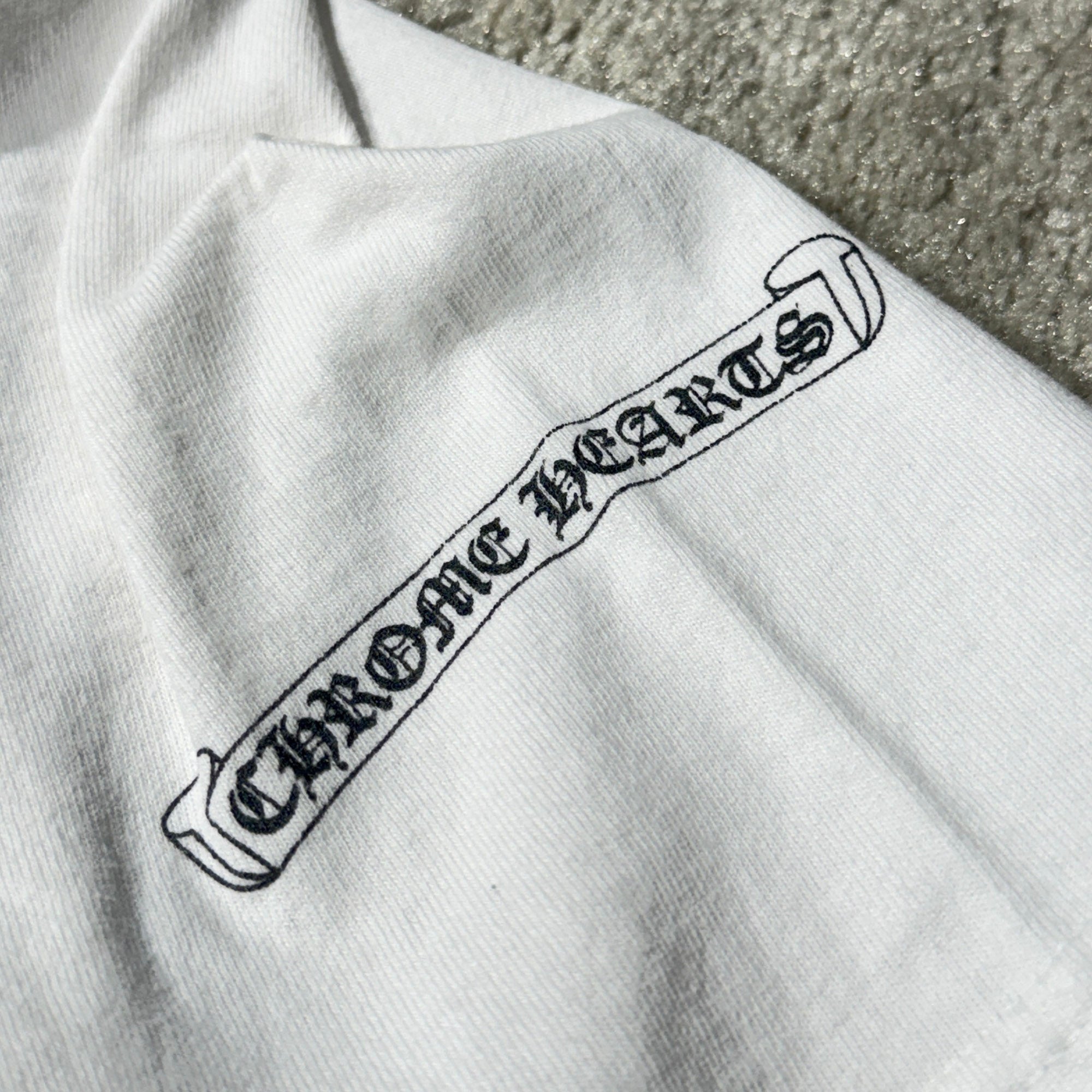 CHROME HEARTS Back Scroll Vine Dagger Neck Logo Tee Size L クロムハーツ バックスクロール ヴァインダガー ネックロゴ Tシャツ サイズL