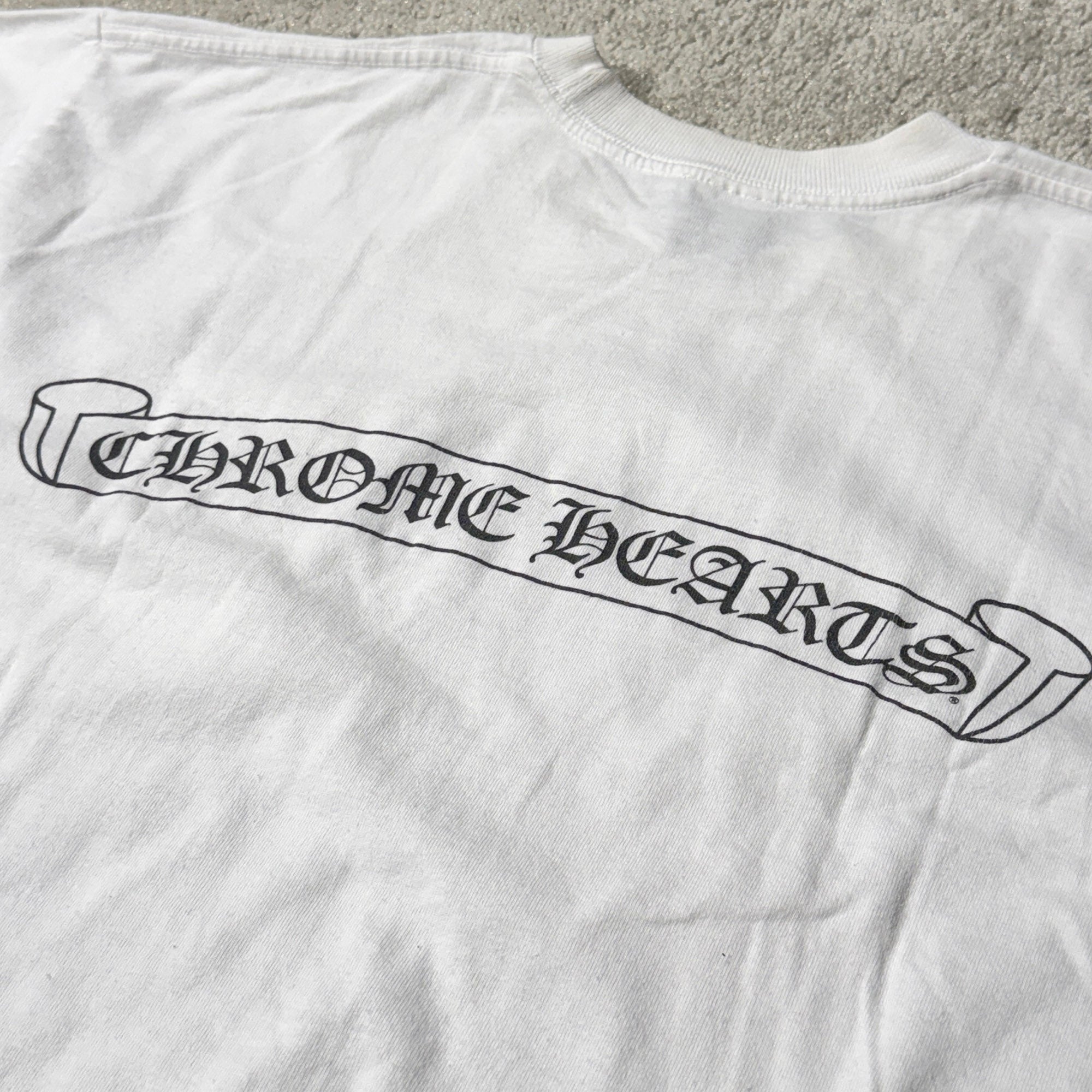 CHROME HEARTS Back Scroll Vine Dagger Neck Logo Tee Size L クロムハーツ バックスクロール ヴァインダガー ネックロゴ Tシャツ サイズL