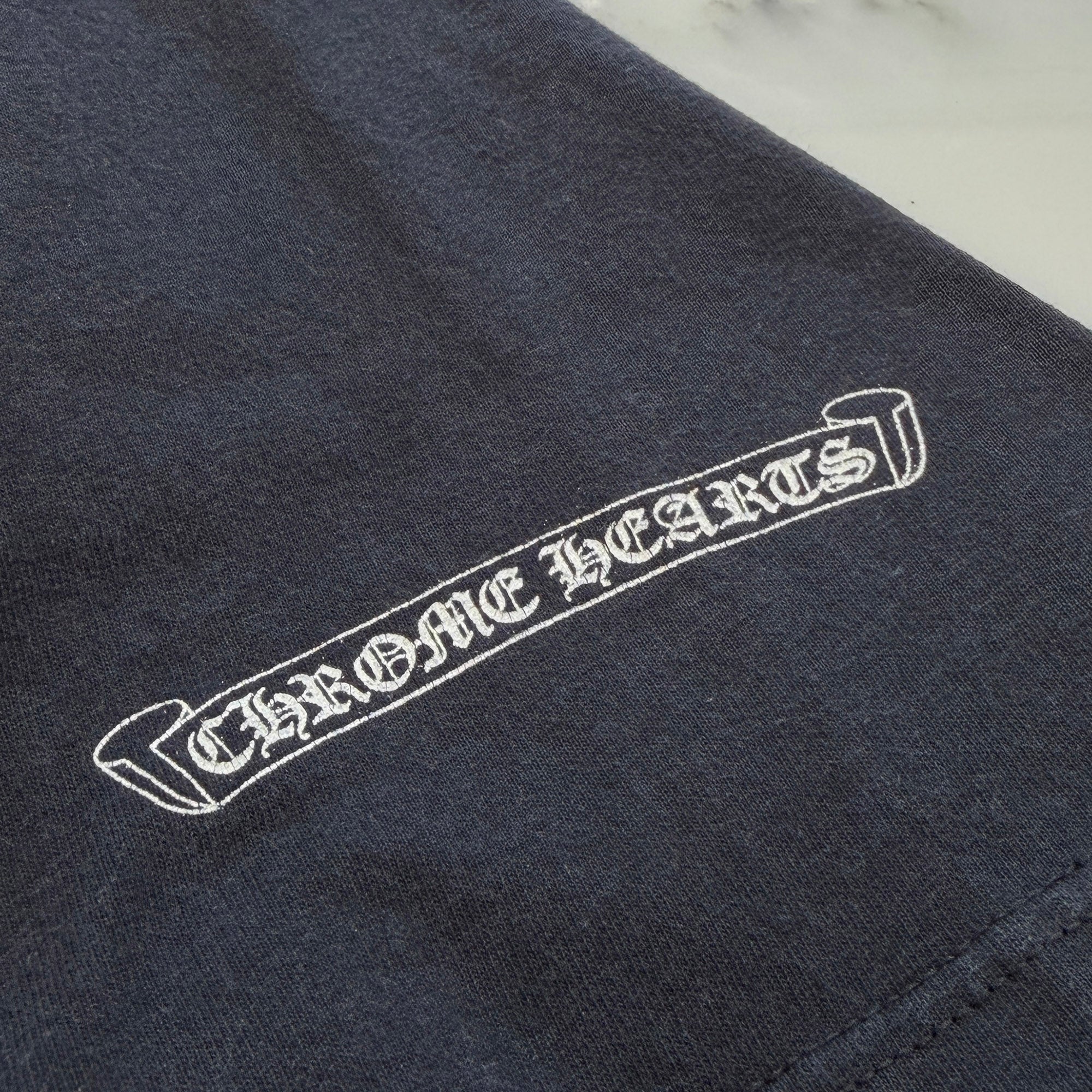 CHROME HEARTS Neck Logo Back Scroll Vine Dagger Tee Size L クロムハーツ ネックロゴ バックスクロール ヴァインダガー Tシャツ サイズL