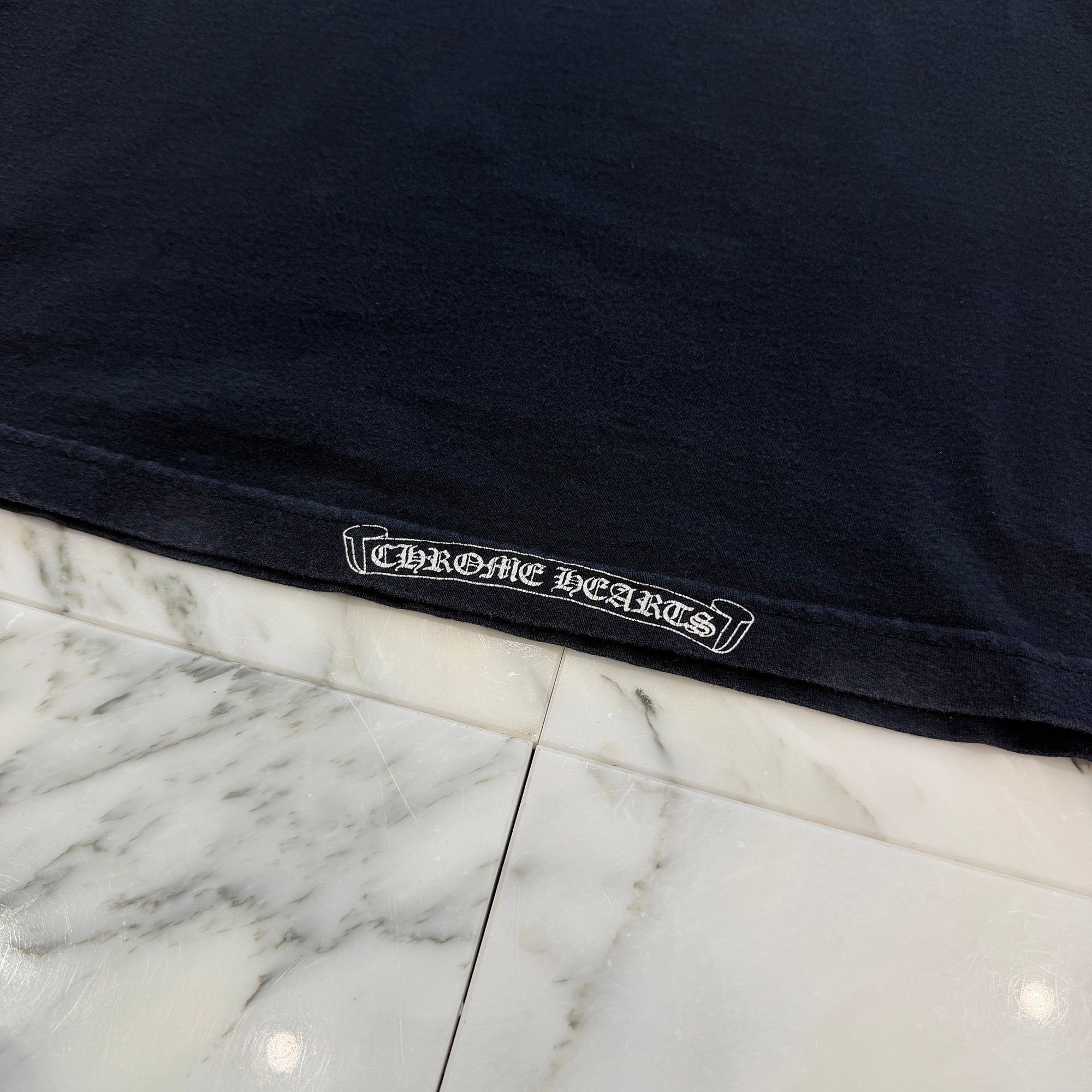 CHROME HEARTS Neck Logo Back Scroll Vine Dagger Tee Size L クロムハーツ ネックロゴ バックスクロール ヴァインダガー Tシャツ サイズL
