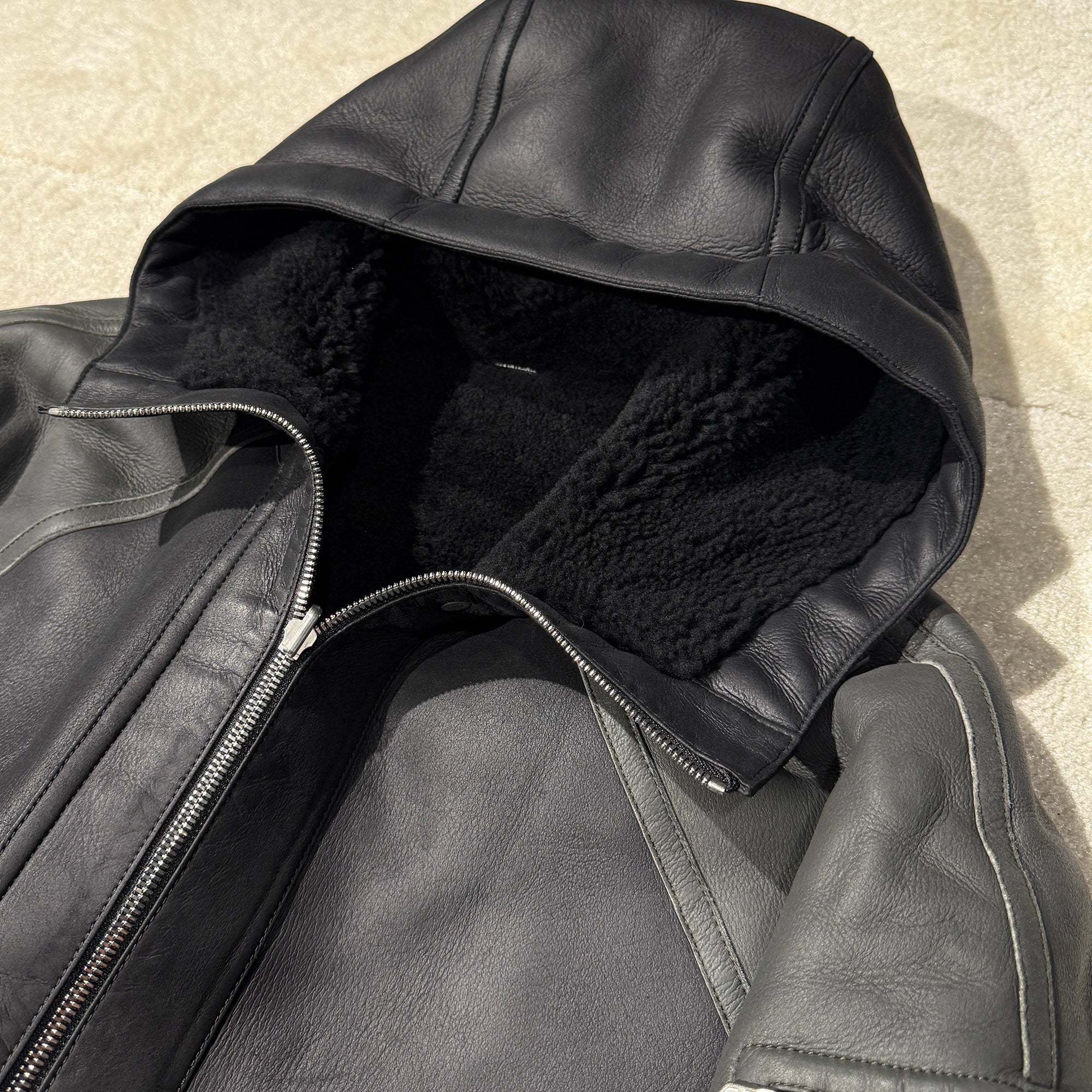 HERMES 2024AW Clou de Selle Button Reversible Zip Up Hooded Shearling Leather Jacket Size 50 エルメス クルー・ド・セル・ボタン リバーシブル ジップアップ フーデッド シアリング レザージャケット サイズ50