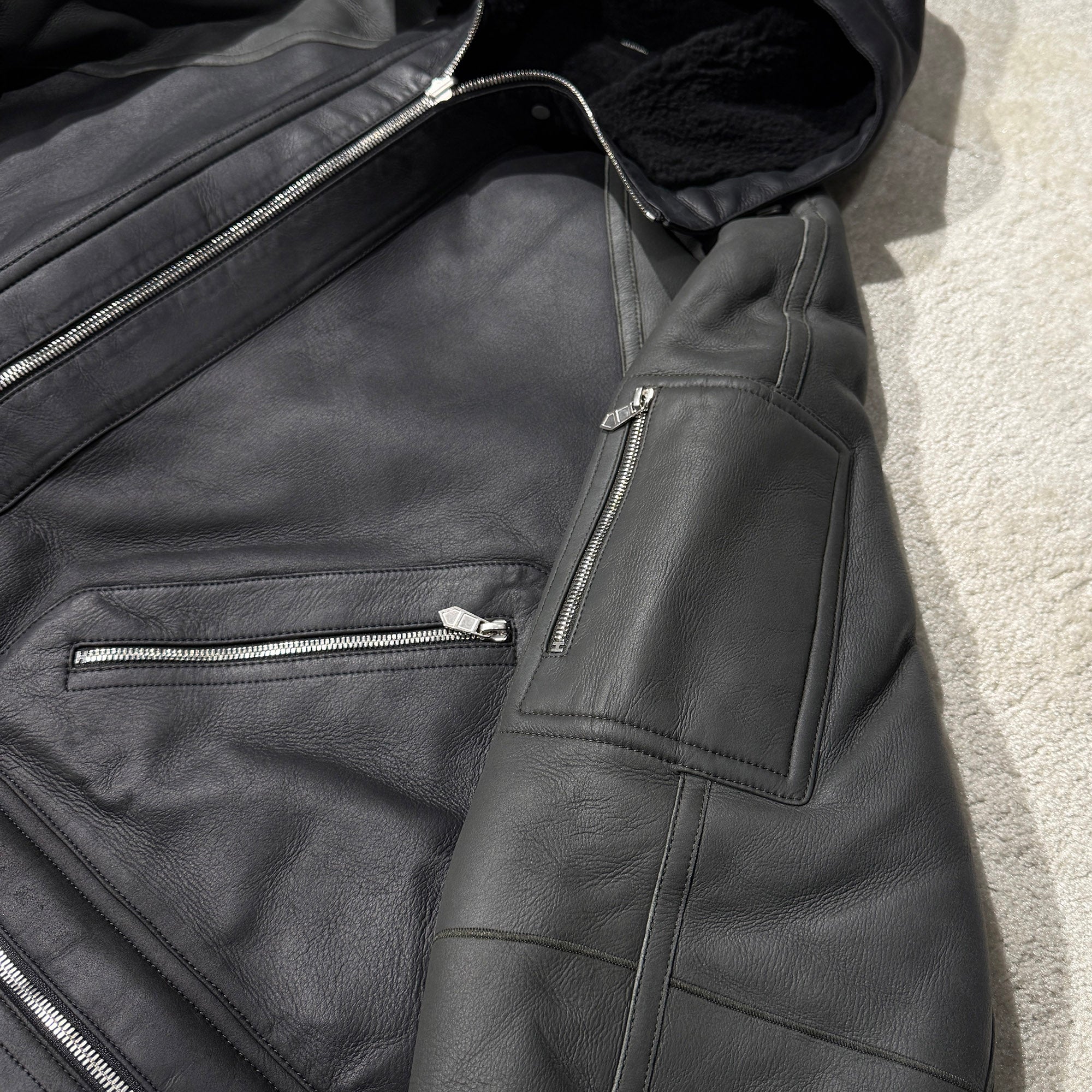 HERMES 2024AW Clou de Selle Button Reversible Zip Up Hooded Shearling Leather Jacket Size 50 エルメス クルー・ド・セル・ボタン リバーシブル ジップアップ フーデッド シアリング レザージャケット サイズ50
