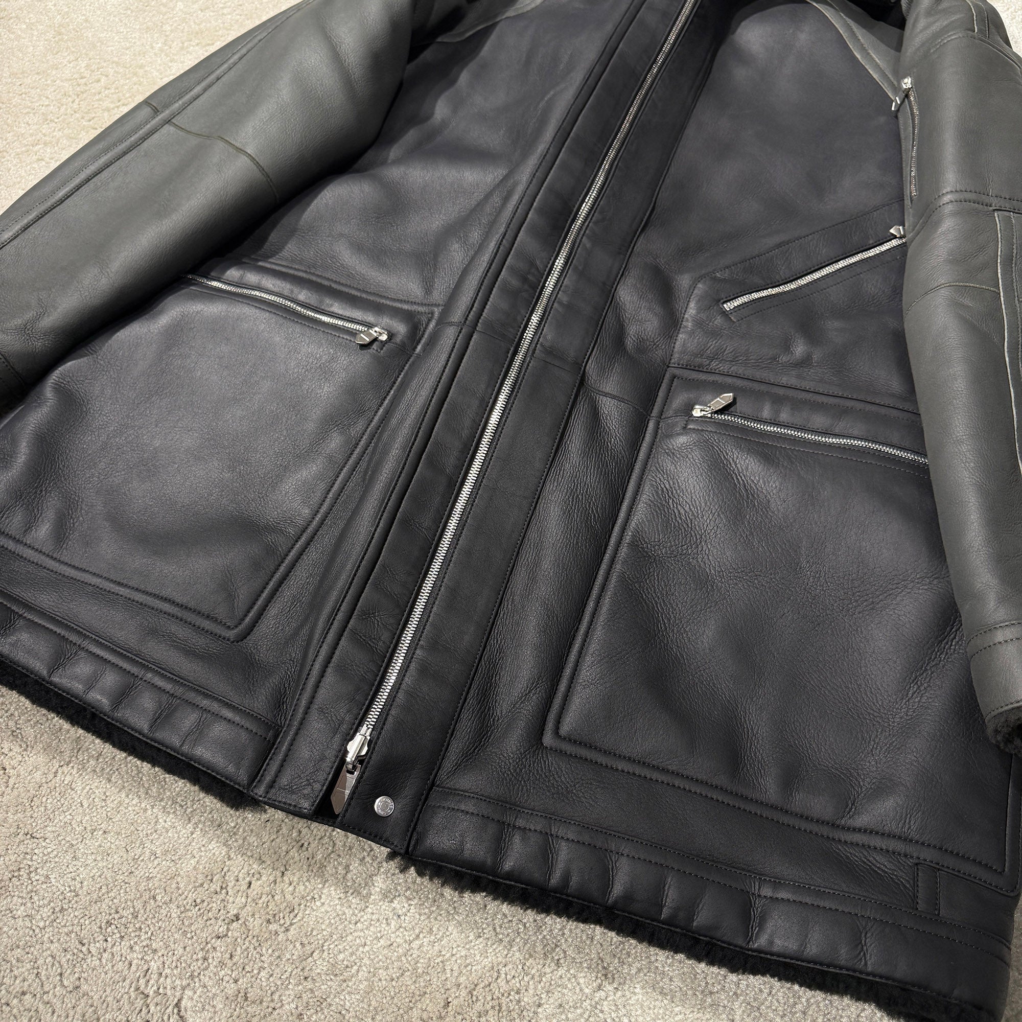 HERMES 2024AW Clou de Selle Button Reversible Zip Up Hooded Shearling Leather Jacket Size 50 エルメス クルー・ド・セル・ボタン リバーシブル ジップアップ フーデッド シアリング レザージャケット サイズ50
