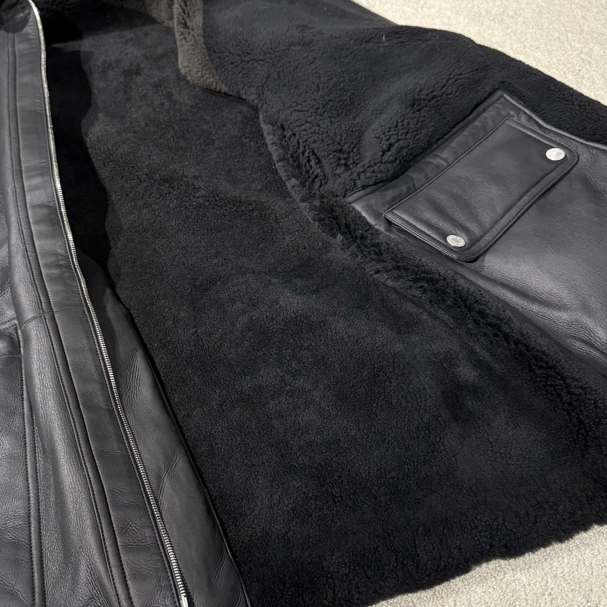 HERMES 2024AW Clou de Selle Button Reversible Zip Up Hooded Shearling Leather Jacket Size 50 エルメス クルー・ド・セル・ボタン リバーシブル ジップアップ フーデッド シアリング レザージャケット サイズ50