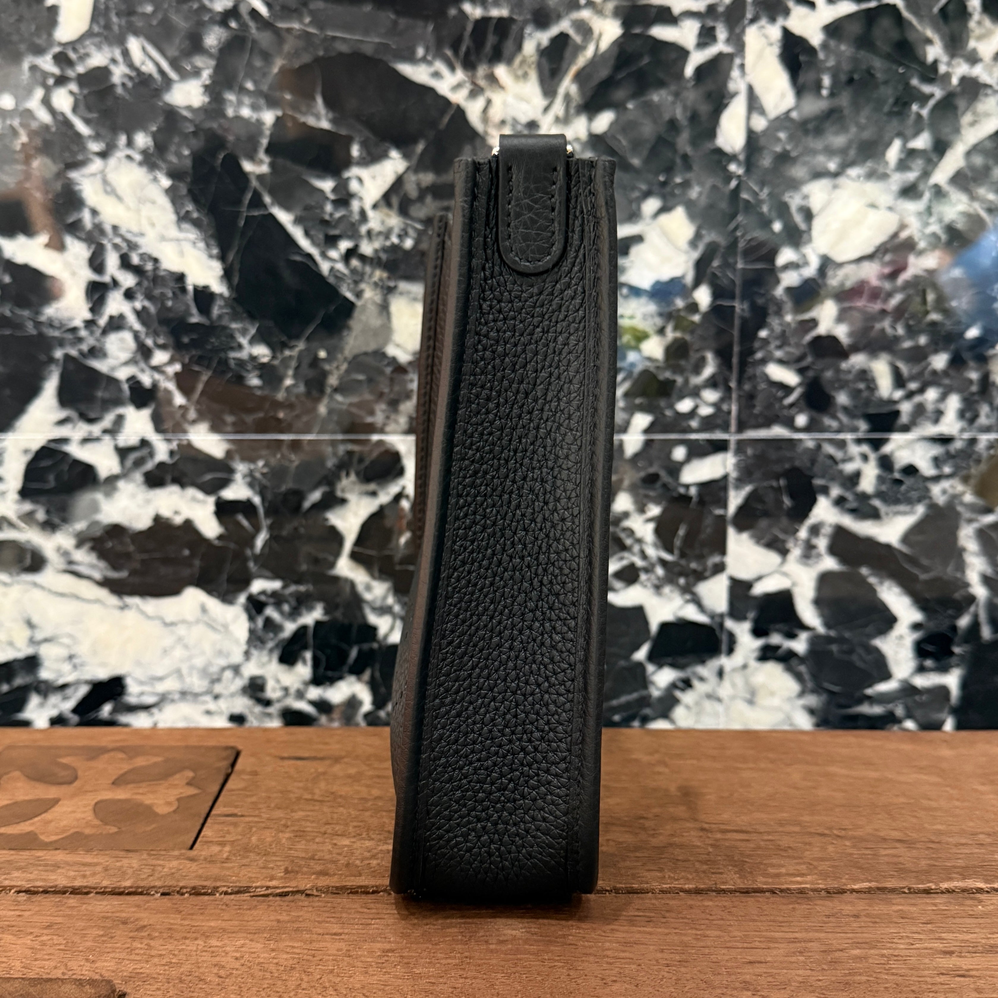 HERMES Evelyn Amazon TPM "NOIR" G刻印 エルメス エブリン アマゾン TPM "ノワール" レザーショルダーバッグ G刻印