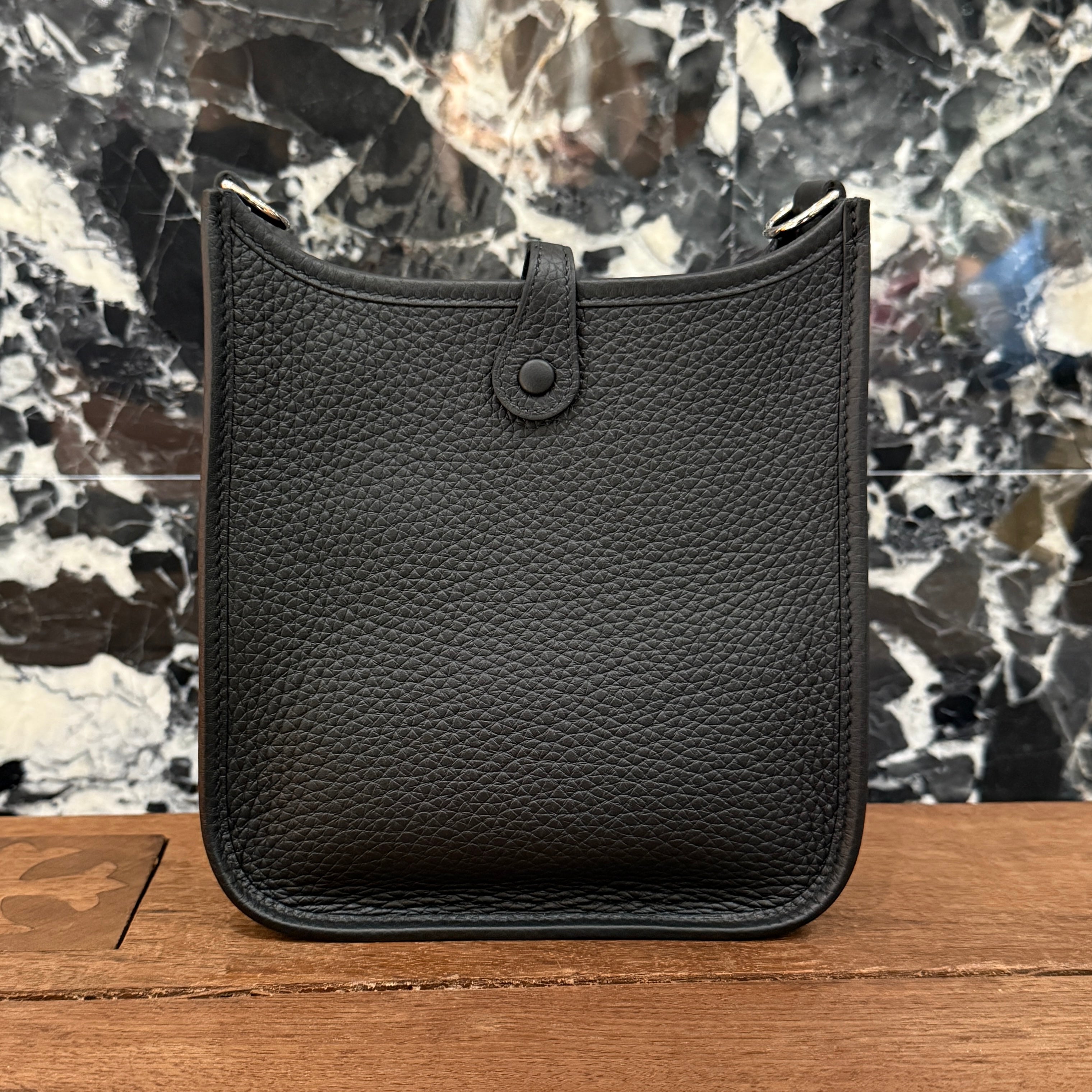HERMES Evelyn Amazon TPM "NOIR" G刻印 エルメス エブリン アマゾン TPM "ノワール" レザーショルダーバッグ G刻印