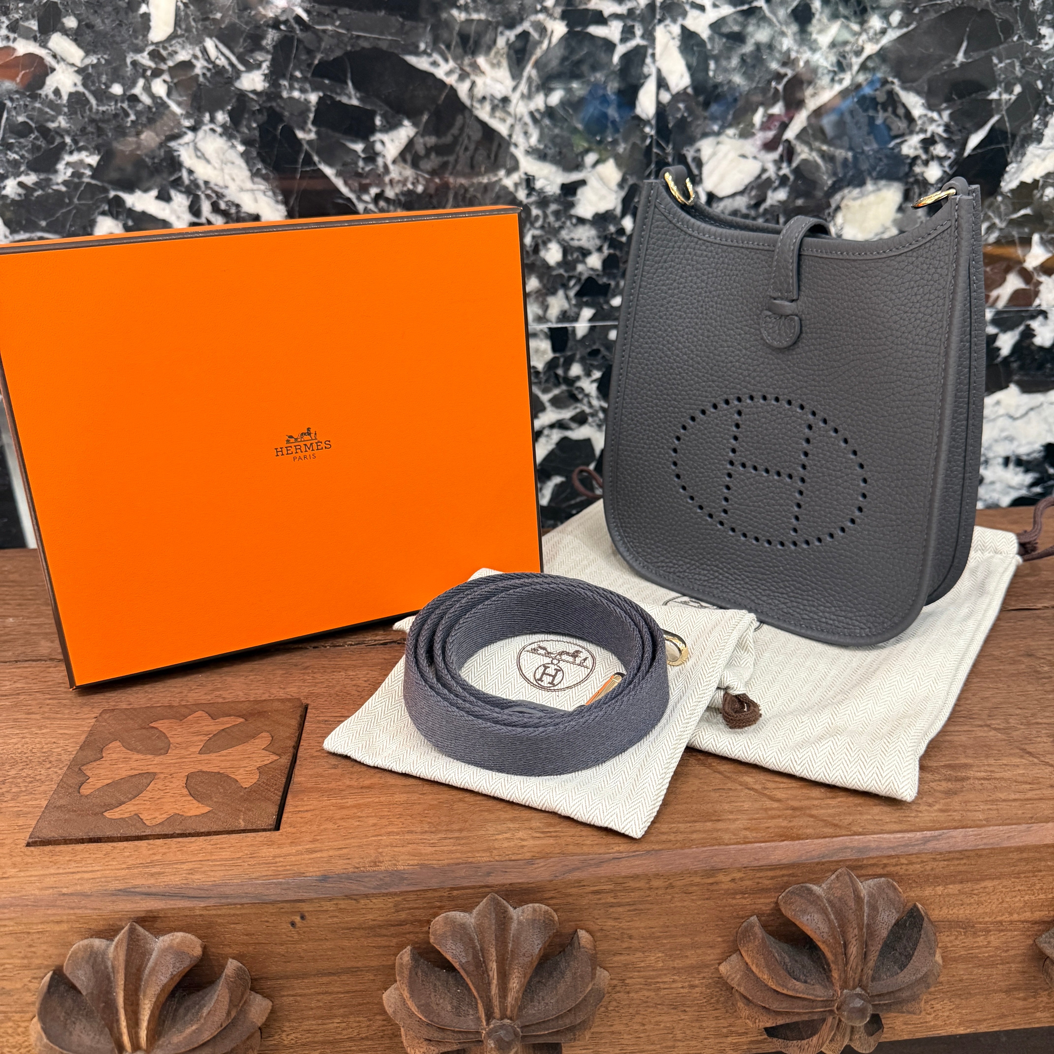 HERMES Evelyn Amazon TPM "Gris Misty" G刻印 エルメス エブリン アマゾン TPM "グリミスティ" レザーショルダーバッグ G刻印
