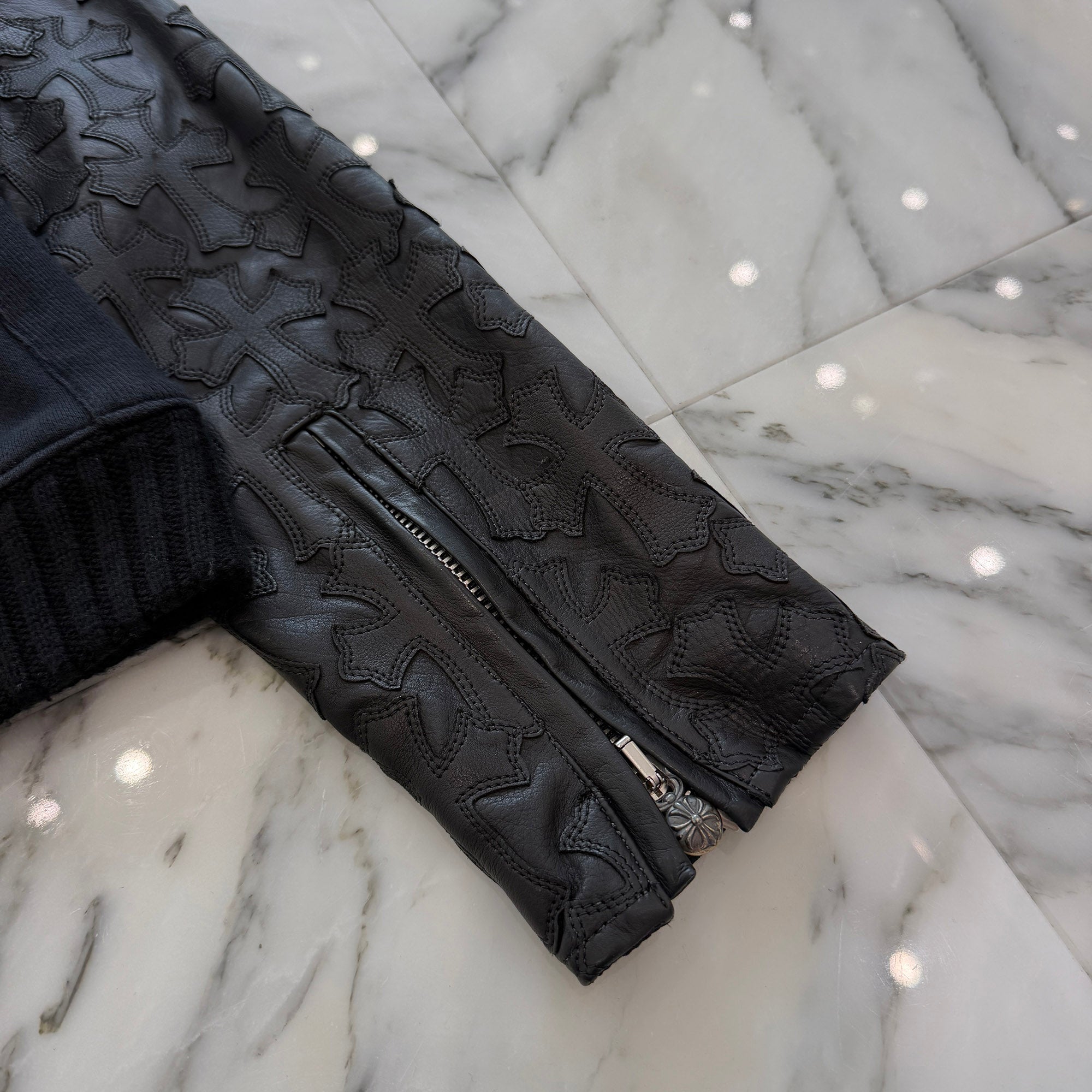 CHROME HEARTS Cemetery Cross Leather Patch Arm Zip Up Hoodie Size S クロムハーツ セメタリークロス レザーパッチアーム ジップアップフーディ サイズS