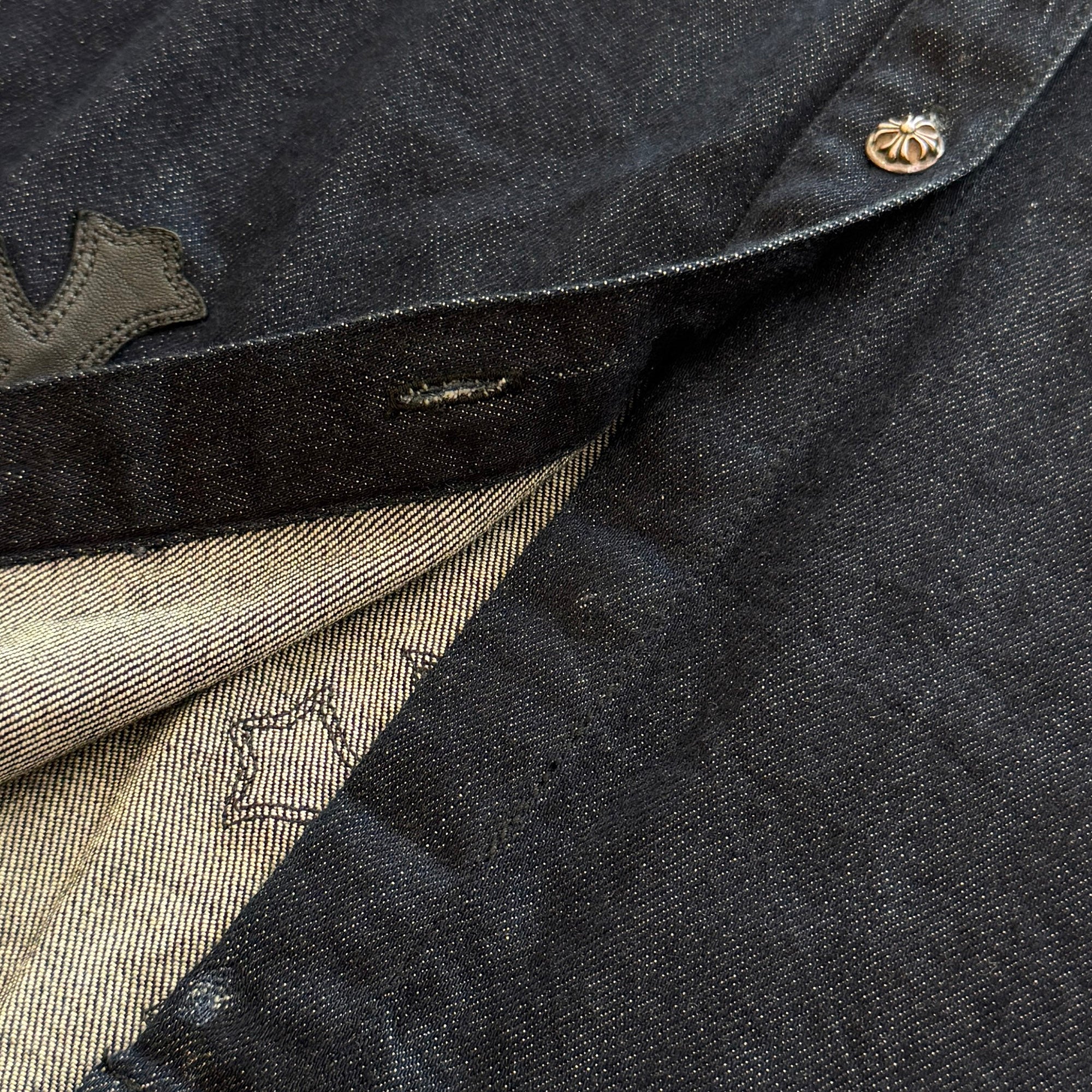 CHROME HEARTS Y NOT Mahal Kita Cemetery Cross Leather Patch Denim Shirt Size S クロムハーツ ワイノット マハルキタ セメタリークロスレザーパッチ デニムシャツ サイズS