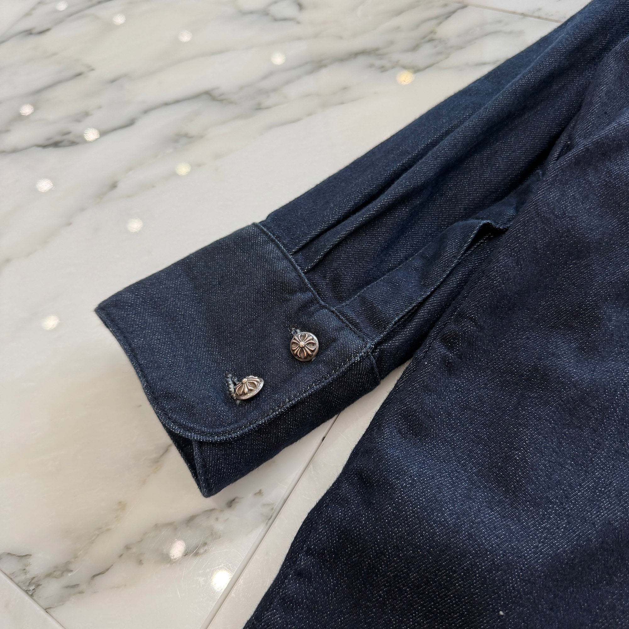 CHROME HEARTS Y NOT Mahal Kita Cemetery Cross Leather Patch Denim Shirt Size S クロムハーツ ワイノット マハルキタ セメタリークロスレザーパッチ デニムシャツ サイズS