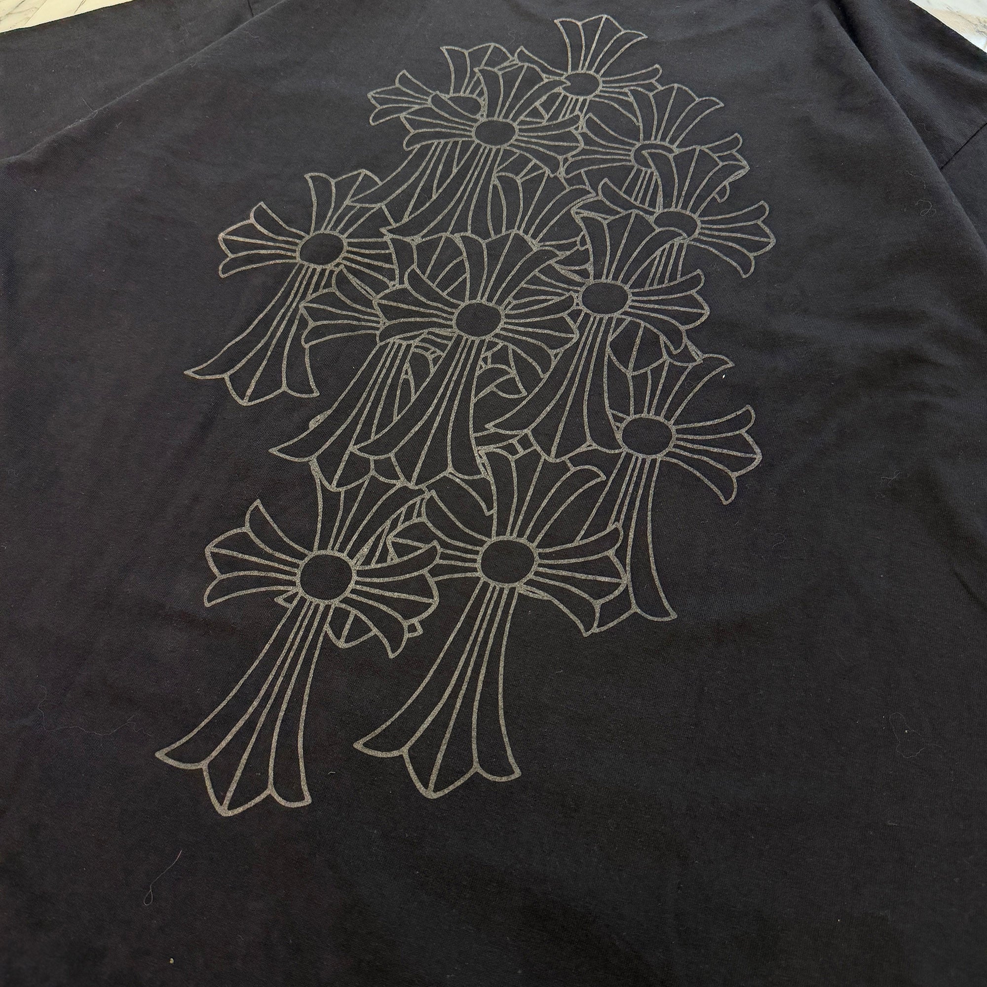 CHROME HEARTS Shoulder Vine Dagger Back Cemetery Cross Print Tee Size XXL クロムハーツ ショルダーヴァインダガー バックセメタリークロスプリント Tシャツ サイズXXL