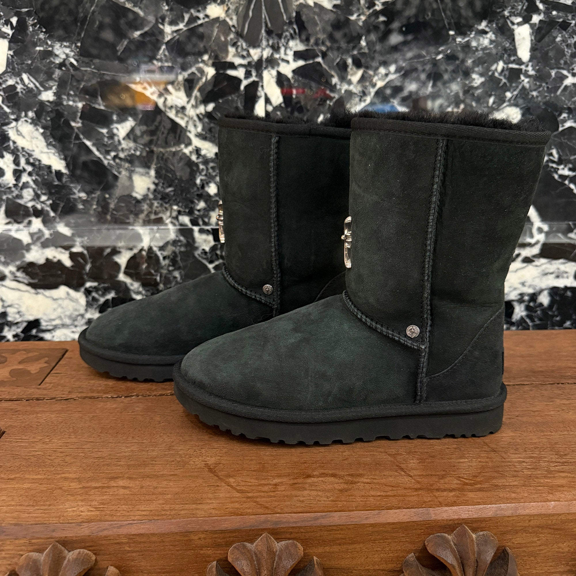 CHROME HEARTS × UGG Custom Suede Leather Shearling Boots Size JP23.0cm クロムハーツ×アグー カスタム スエードレザー ムートンブーツ サイズJP23.0cm