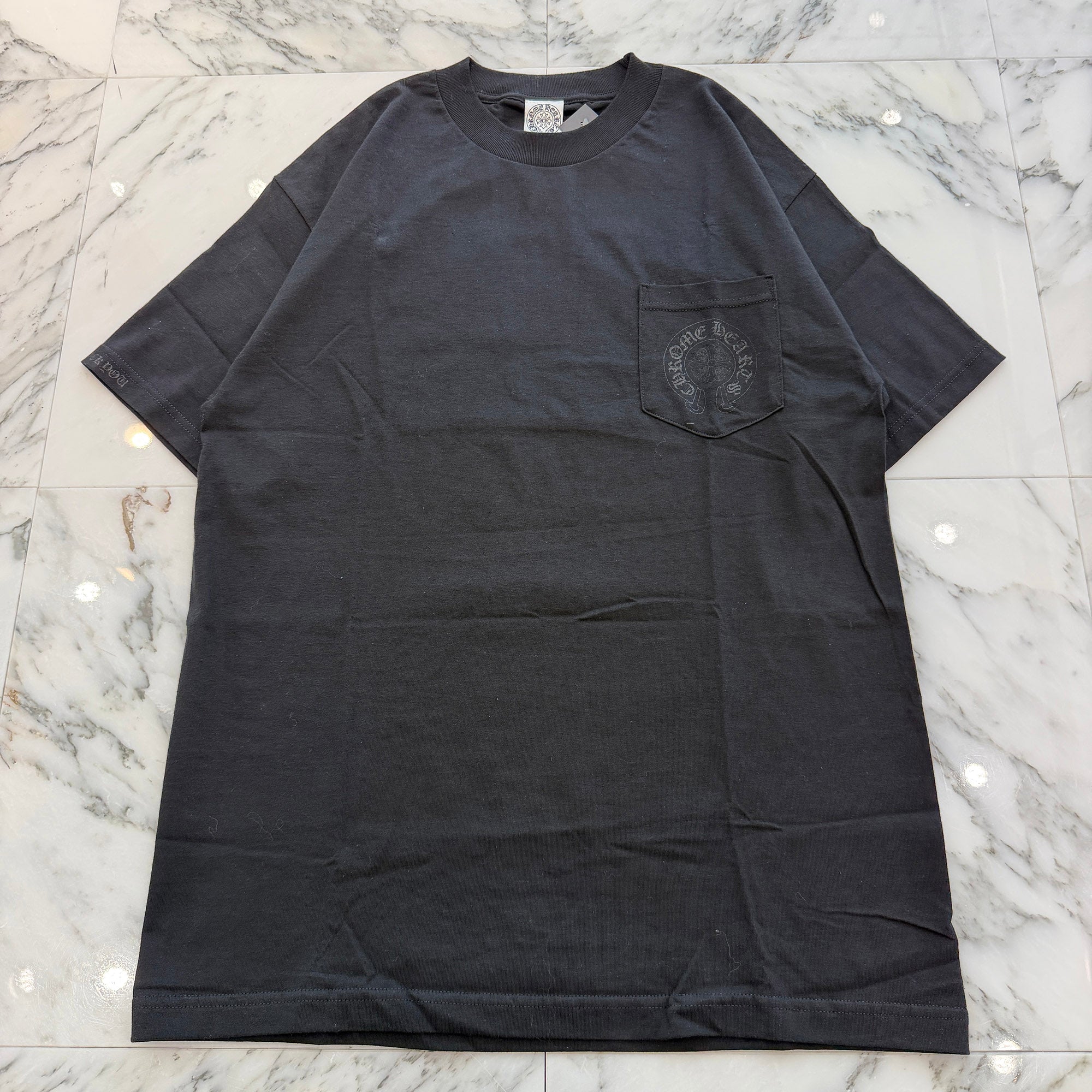 クロムハーツ 　ホースシュープリント　ガーメンツ　ガーメント CHROME HEARTS Horseshoe Back Cemetery Cross Print Tee Size M