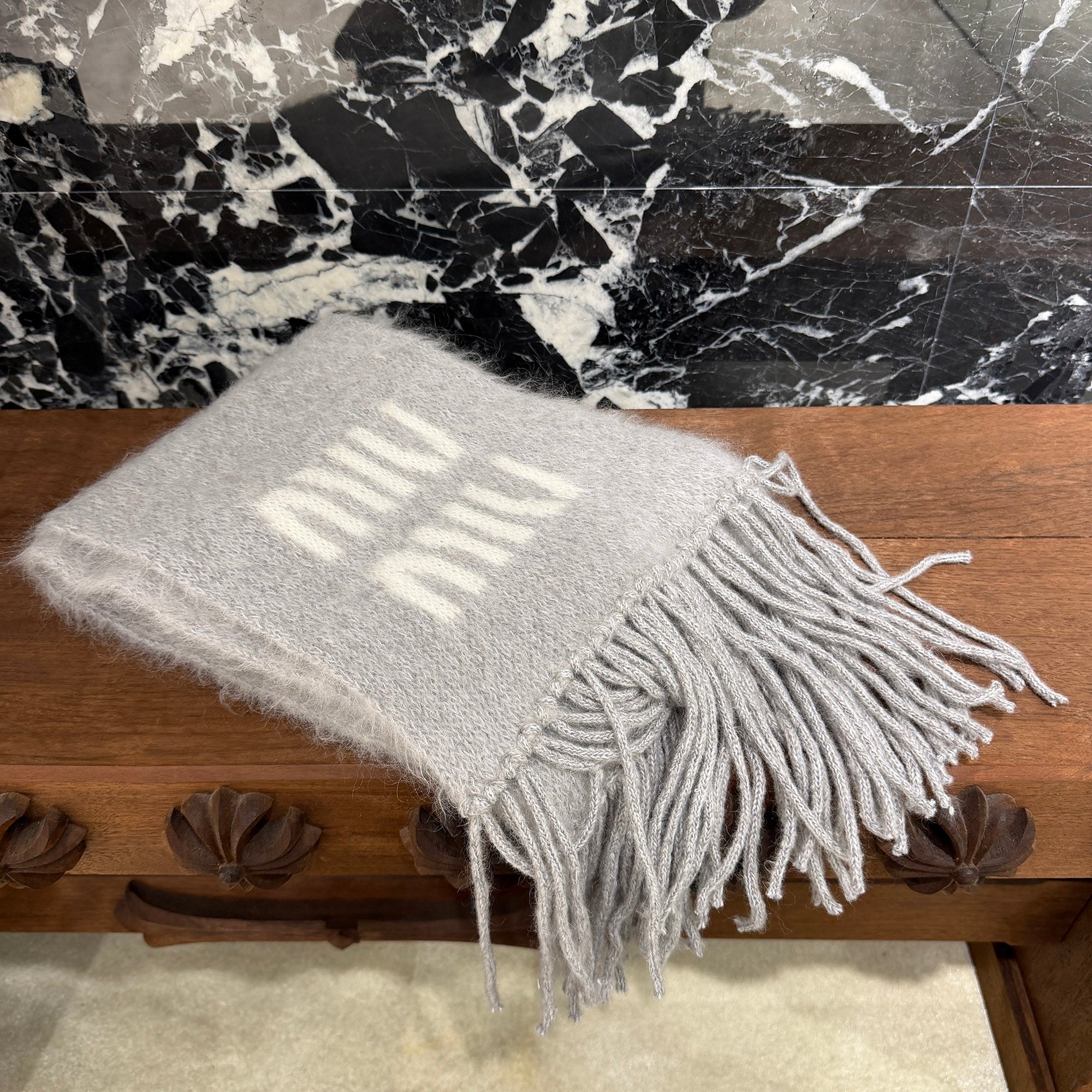 MIU MIU 2025AW Logo Embroidered Mohair Fringe Muffler 5FS062 Size TU ミュウミュウ ロゴ刺繡モヘアフリンジマフラー サイズTU