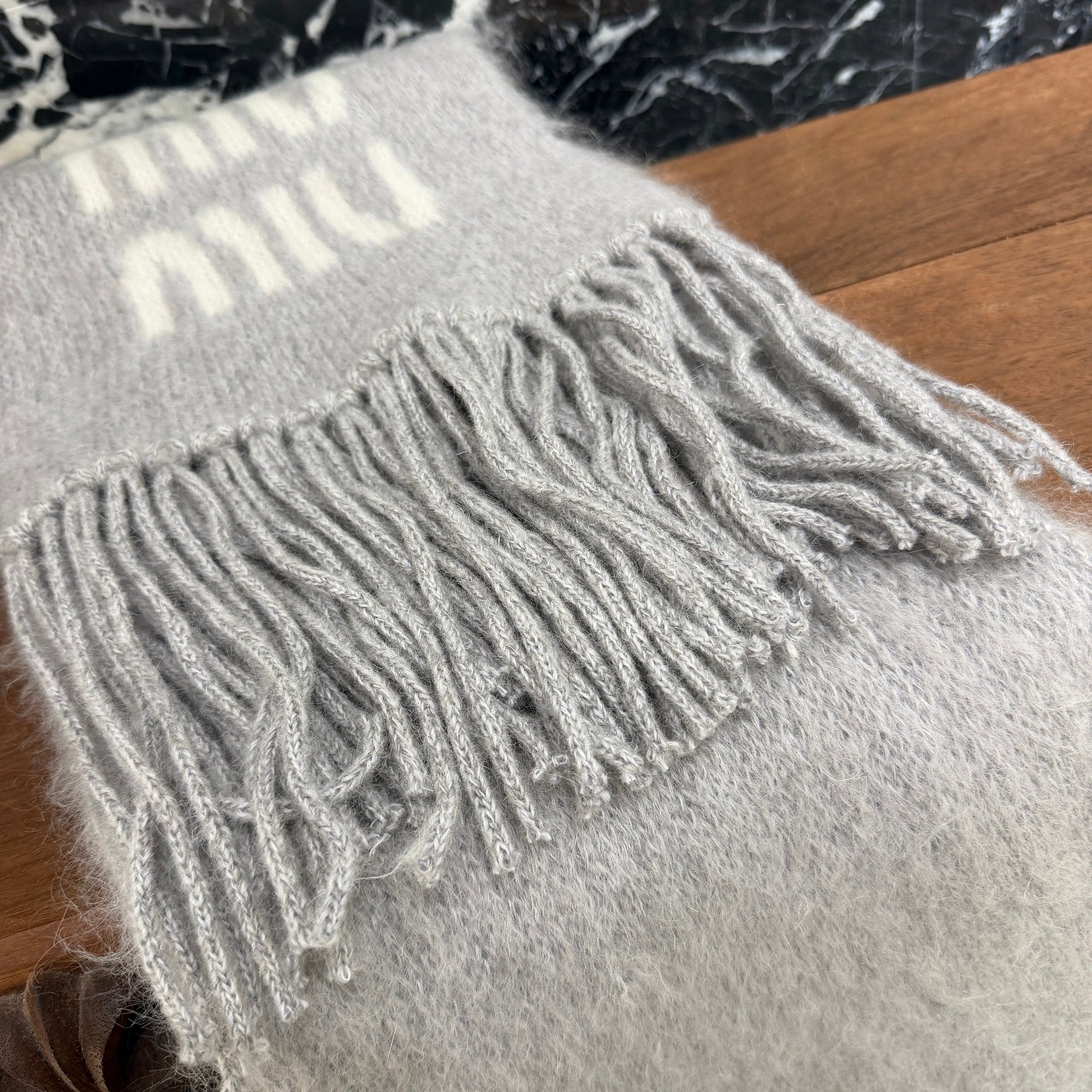 MIU MIU 2025AW Logo Embroidered Mohair Fringe Muffler 5FS062 Size TU ミュウミュウ ロゴ刺繡モヘアフリンジマフラー サイズTU