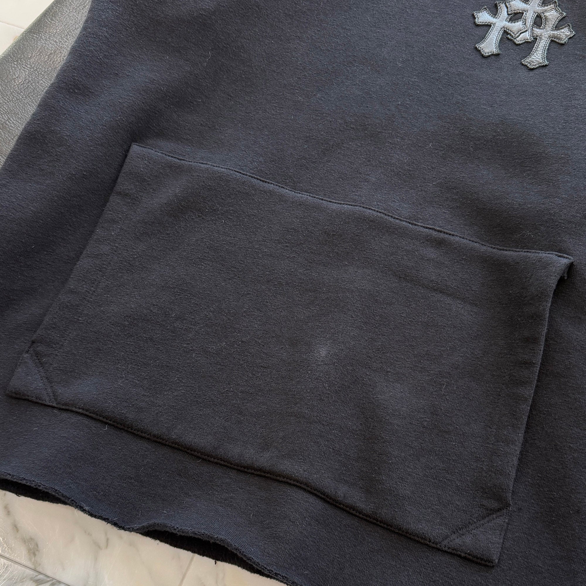 CHROME HEARTS Y NOT Leather Cross Patch Arm Leather Switching Pullover Hoodie Size L クロムハーツ ワイノット レザークロスパッチ アームレザー切替 プルオーバーフーディー サイズL