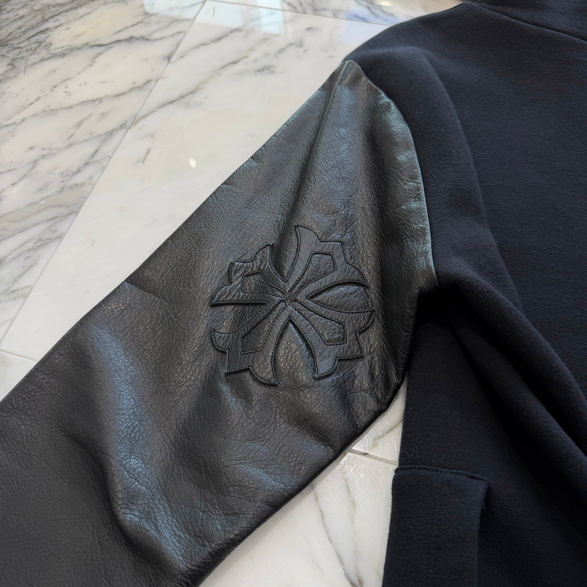 CHROME HEARTS Y NOT Leather Cross Patch Arm Leather Switching Pullover Hoodie Size L クロムハーツ ワイノット レザークロスパッチ アームレザー切替 プルオーバーフーディー サイズL