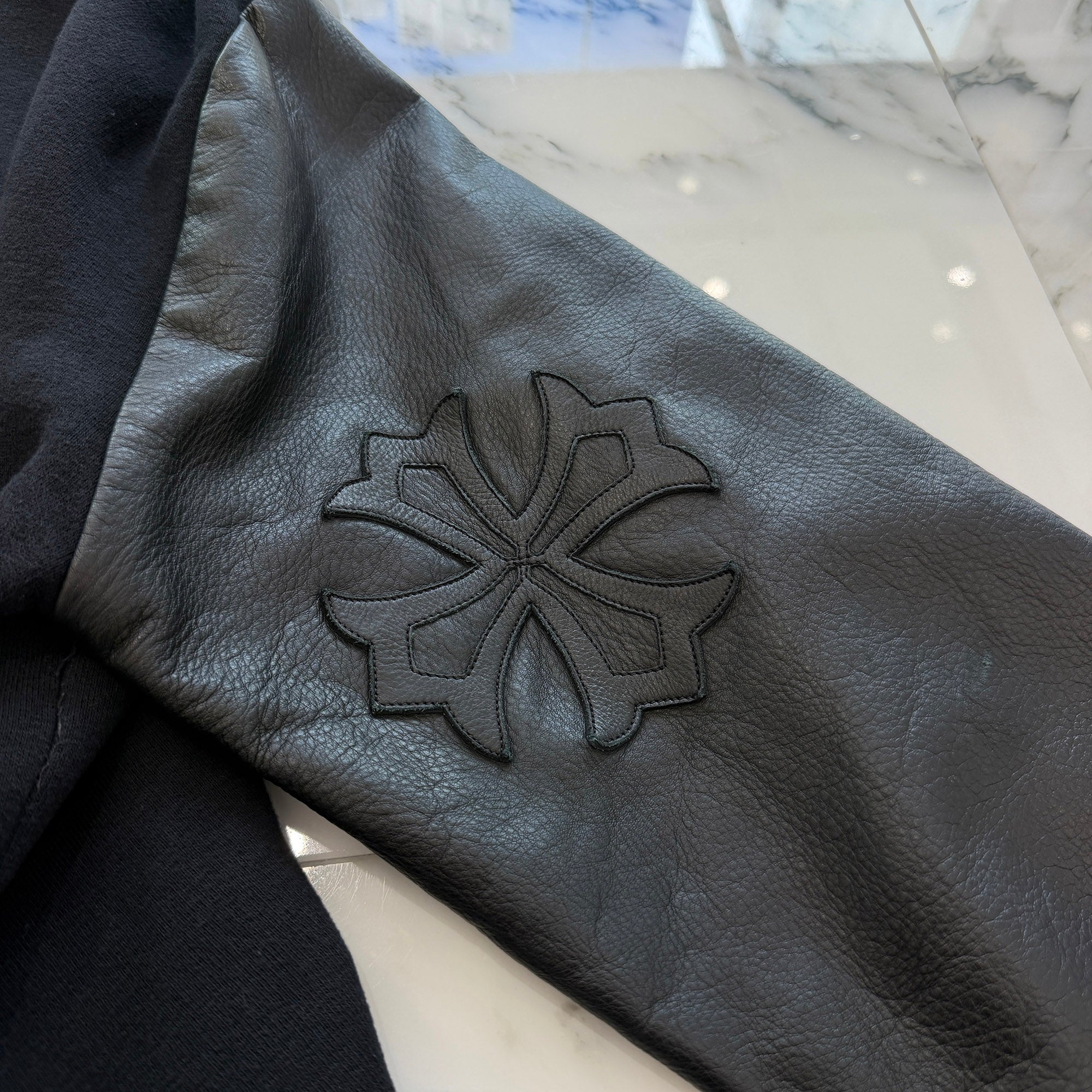 CHROME HEARTS Y NOT Leather Cross Patch Arm Leather Switching Pullover Hoodie Size L クロムハーツ ワイノット レザークロスパッチ アームレザー切替 プルオーバーフーディー サイズL