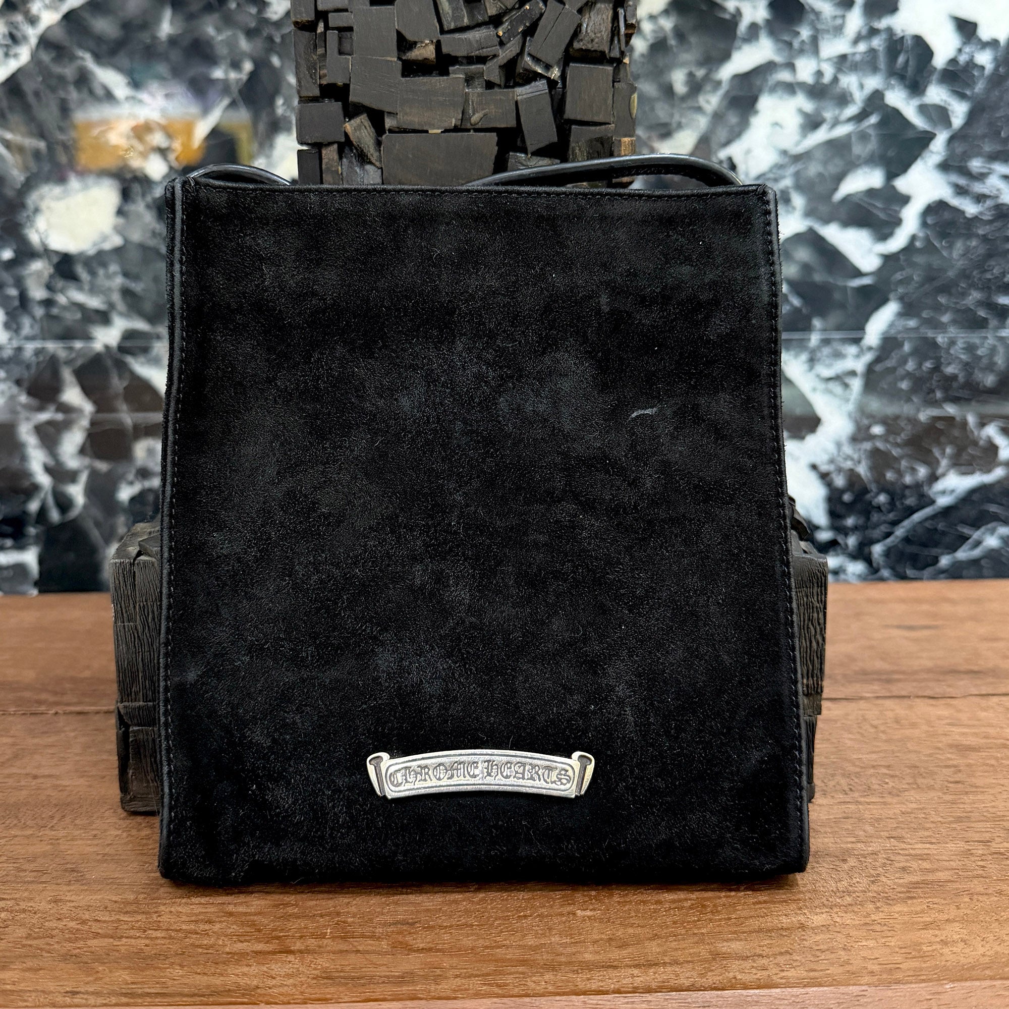 CHROME HEARTS Suede Leather Square Pocket Vine Dagger Patch Shoulder Bag クロムハーツ スエードレザー スクエアポケット ヴァインダガー パッチ ショルダーバッグ